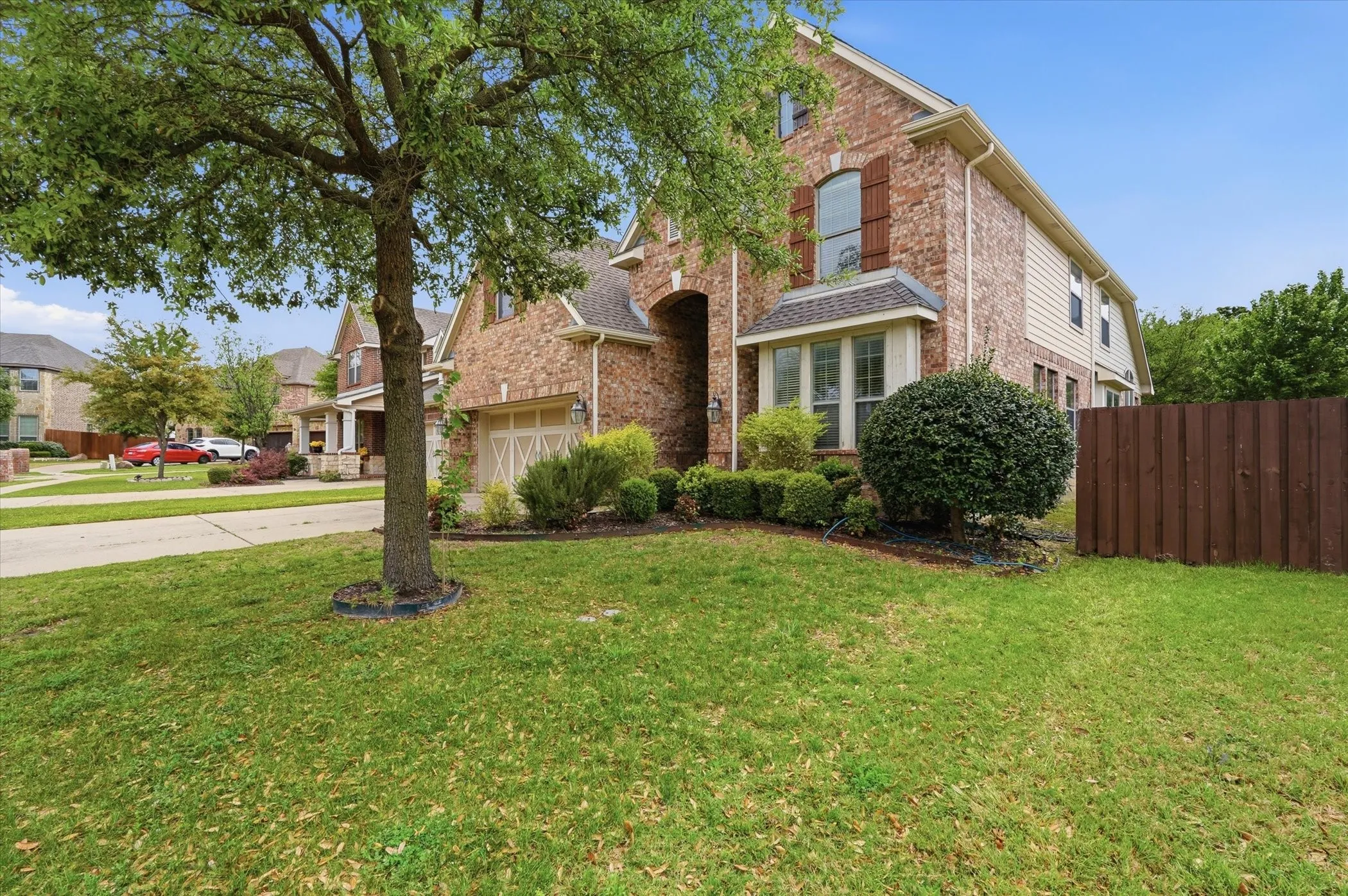 Single Family Residence For Sale in Dallas County , 6716 Prairie Flower Trail, Dallas, Texas 75227, 5 Bedroom, 4 Bathroom, 2 Garage spaces, 3,419 Sqft, built in 2007, mls#21234259, Real Estate Agent in Dallas, Homes For Sale in Dallas county, Homes For Sale in Dallas, Realtor in Dallas Texas, Real Estate Brokerage Independent Realty Texas, Luminita Cordes Realtor