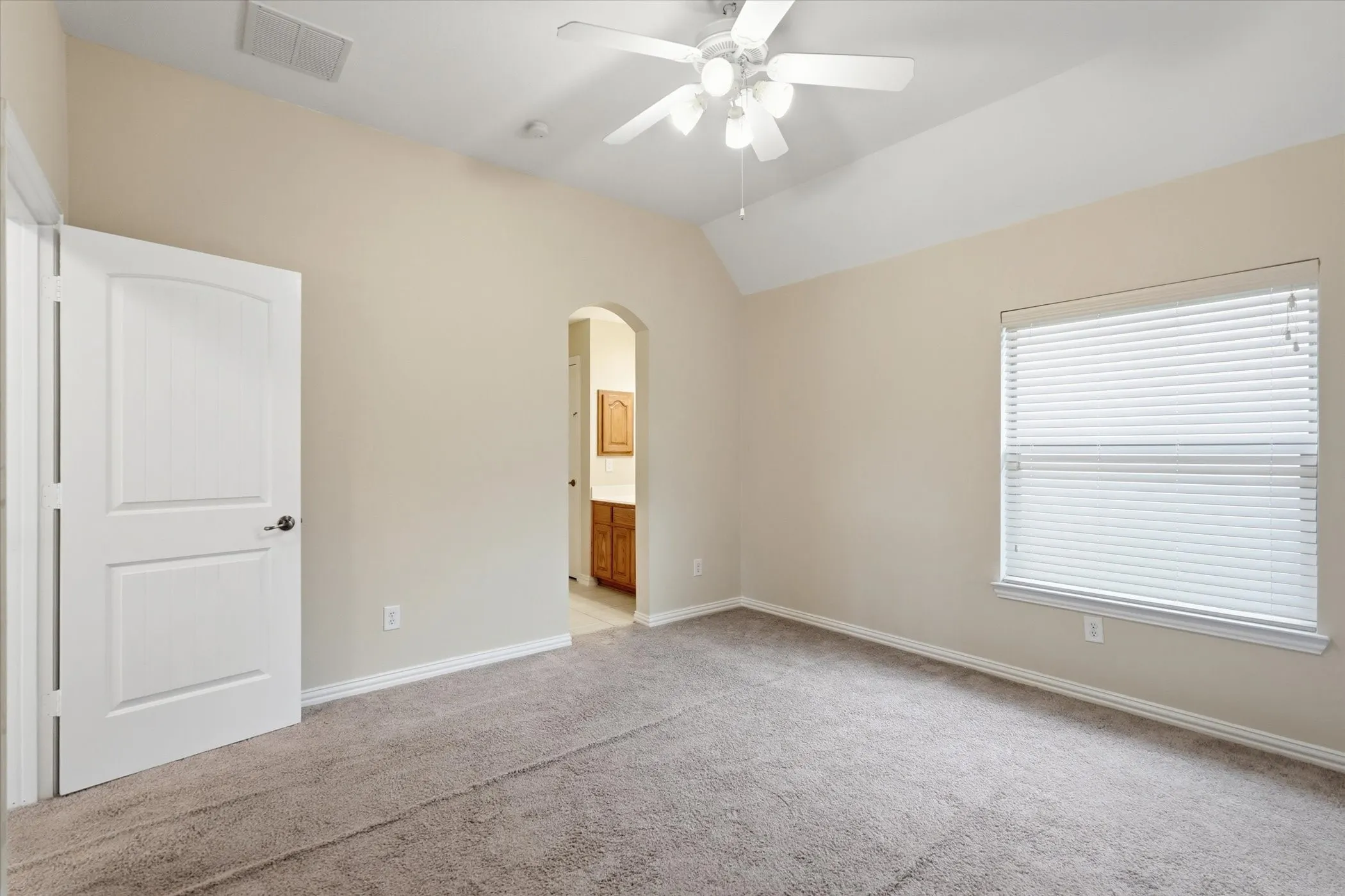 Single Family Residence For Sale in Dallas County , 6716 Prairie Flower Trail, Dallas, Texas 75227, 5 Bedroom, 4 Bathroom, 2 Garage spaces, 3,419 Sqft, built in 2007, mls#21234259, Real Estate Agent in Dallas, Homes For Sale in Dallas county, Homes For Sale in Dallas, Realtor in Dallas Texas, Real Estate Brokerage Independent Realty Texas, Luminita Cordes Realtor