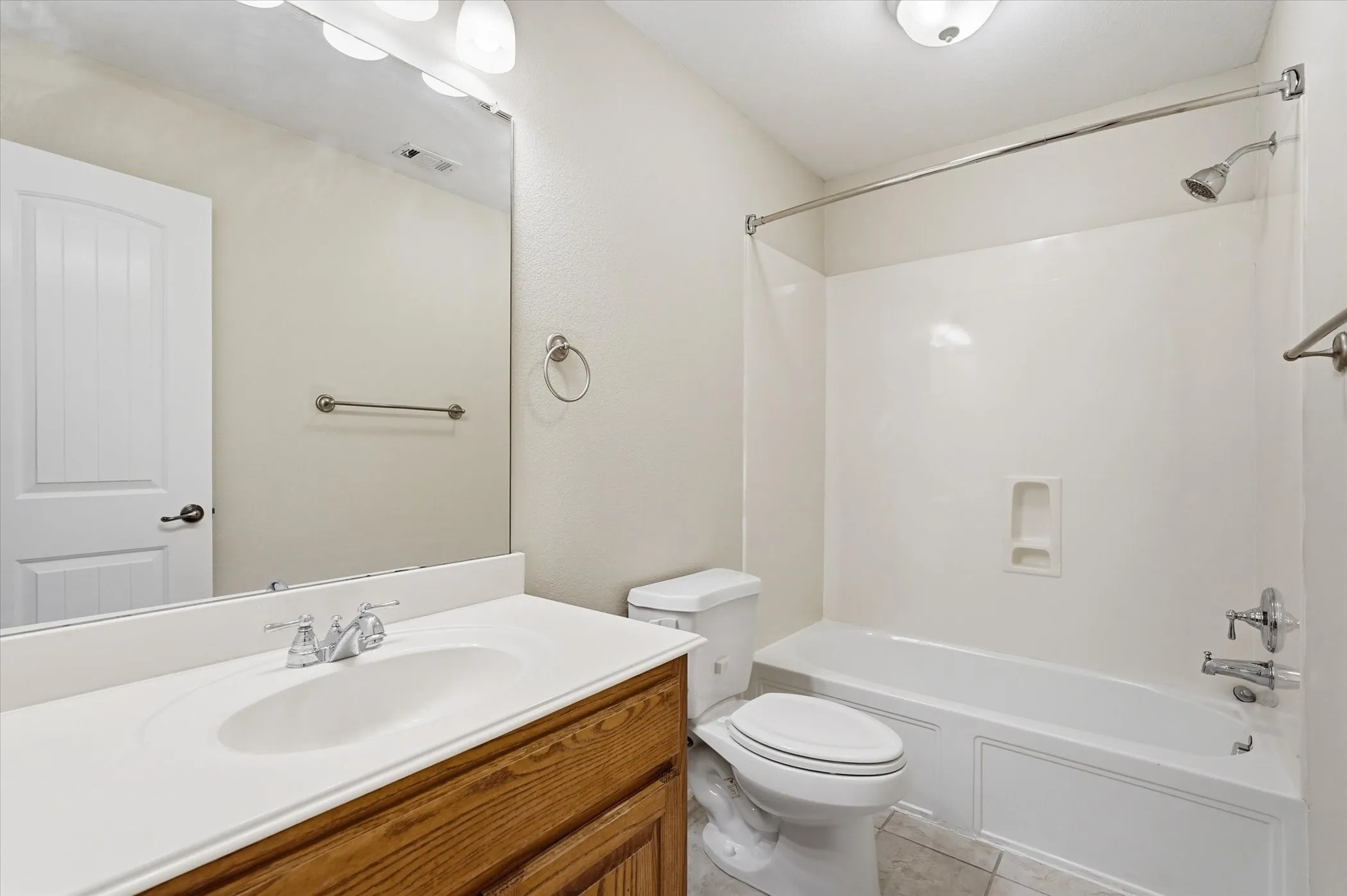 Single Family Residence For Sale in Dallas County , 6716 Prairie Flower Trail, Dallas, Texas 75227, 5 Bedroom, 4 Bathroom, 2 Garage spaces, 3,419 Sqft, built in 2007, mls#21234259, Real Estate Agent in Dallas, Homes For Sale in Dallas county, Homes For Sale in Dallas, Realtor in Dallas Texas, Real Estate Brokerage Independent Realty Texas, Luminita Cordes Realtor