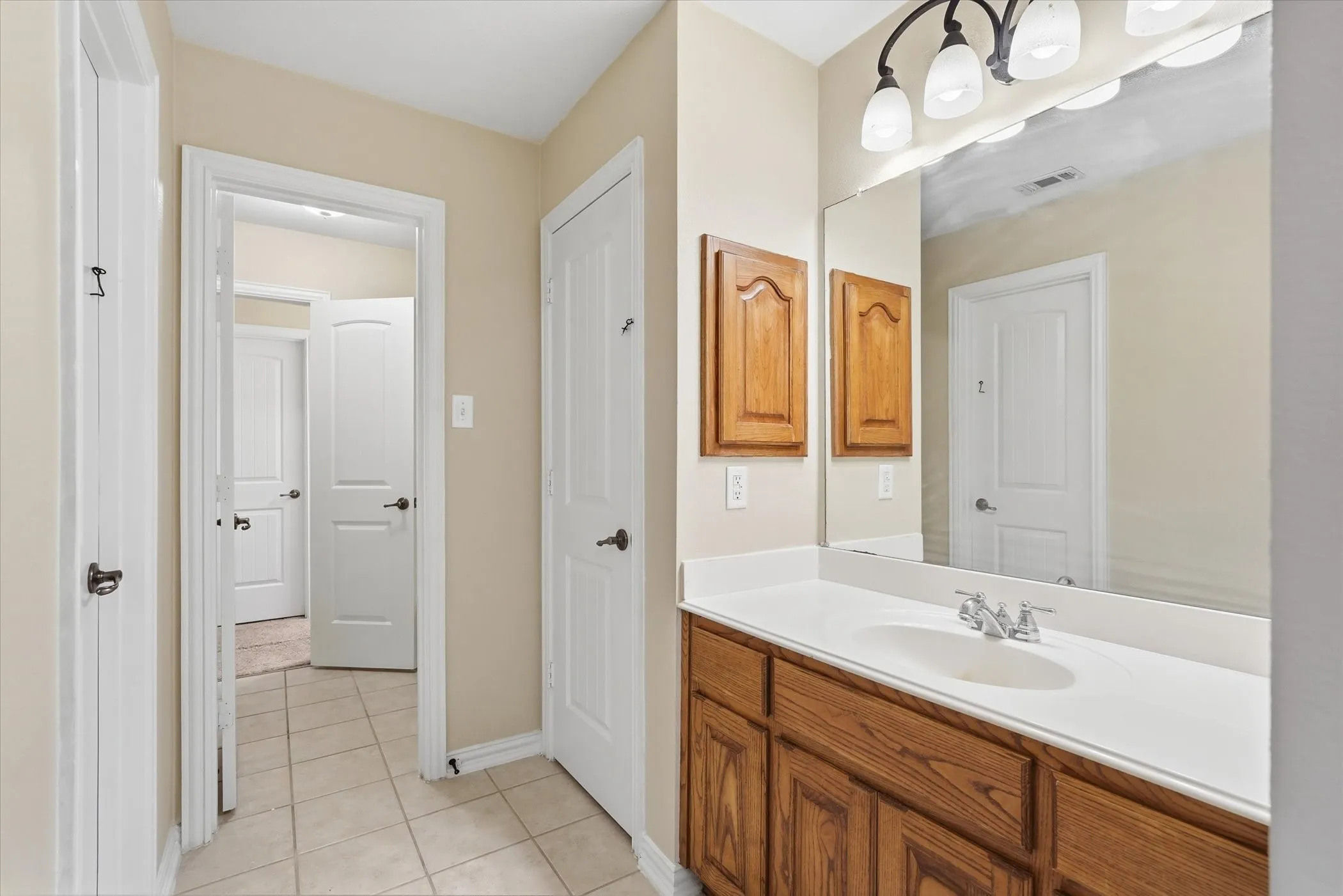 Single Family Residence For Sale in Dallas County , 6716 Prairie Flower Trail, Dallas, Texas 75227, 5 Bedroom, 4 Bathroom, 2 Garage spaces, 3,419 Sqft, built in 2007, mls#21234259, Real Estate Agent in Dallas, Homes For Sale in Dallas county, Homes For Sale in Dallas, Realtor in Dallas Texas, Real Estate Brokerage Independent Realty Texas, Luminita Cordes Realtor