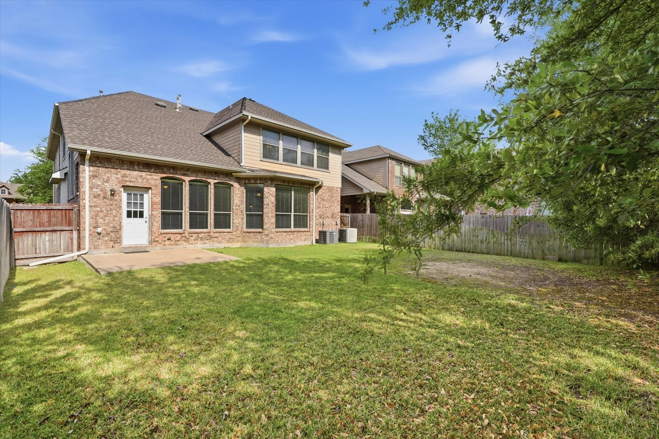 Single Family Residence For Sale in Dallas County , 6716 Prairie Flower Trail, Dallas, Texas 75227, 5 Bedroom, 4 Bathroom, 2 Garage spaces, 3,419 Sqft, built in 2007, mls#21234259, Real Estate Agent in Dallas, Homes For Sale in Dallas county, Homes For Sale in Dallas, Realtor in Dallas Texas, Real Estate Brokerage Independent Realty Texas, Luminita Cordes Realtor