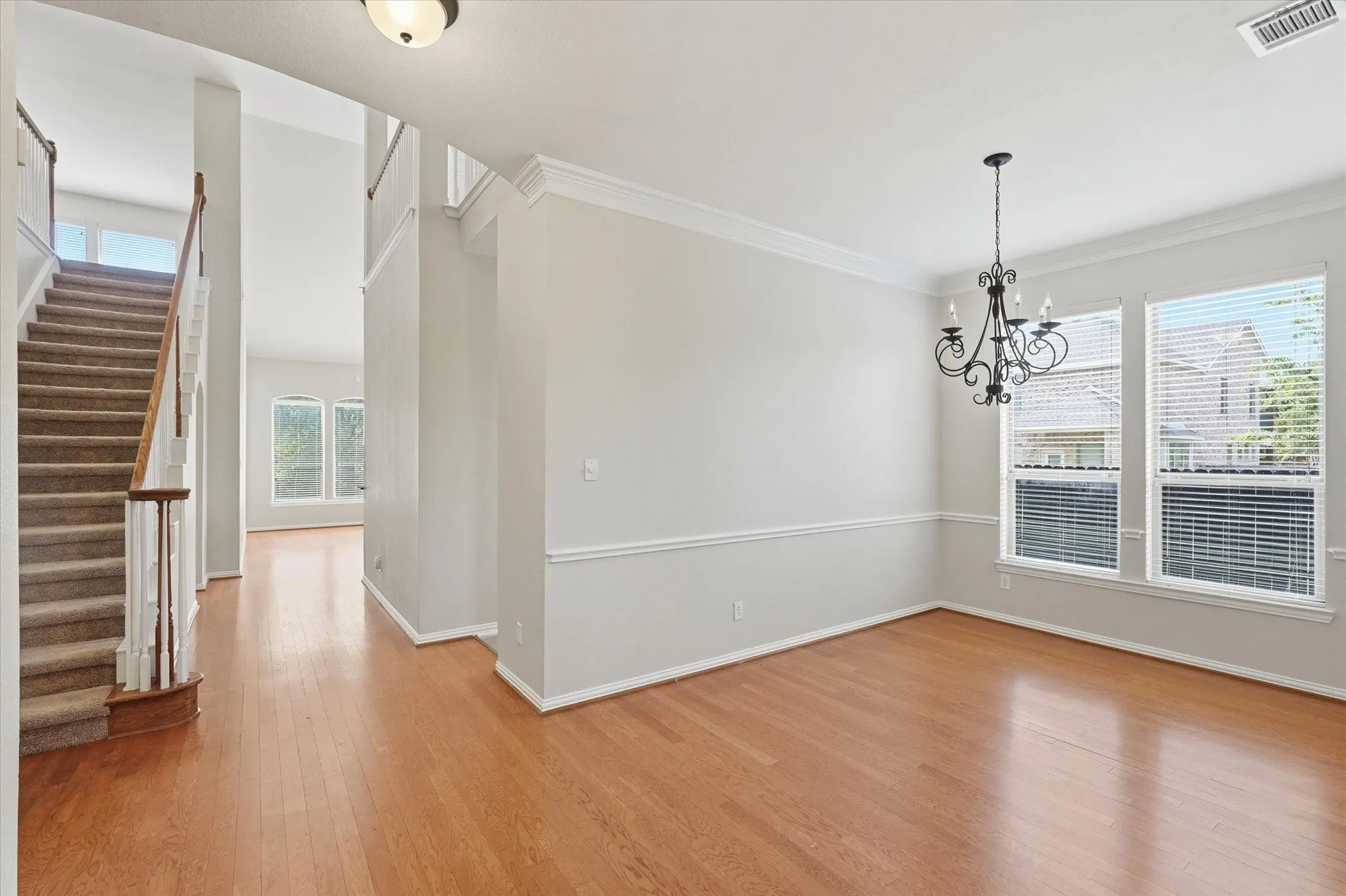 Single Family Residence For Sale in Dallas County , 6716 Prairie Flower Trail, Dallas, Texas 75227, 5 Bedroom, 4 Bathroom, 2 Garage spaces, 3,419 Sqft, built in 2007, mls#21234259, Real Estate Agent in Dallas, Homes For Sale in Dallas county, Homes For Sale in Dallas, Realtor in Dallas Texas, Real Estate Brokerage Independent Realty Texas, Luminita Cordes Realtor