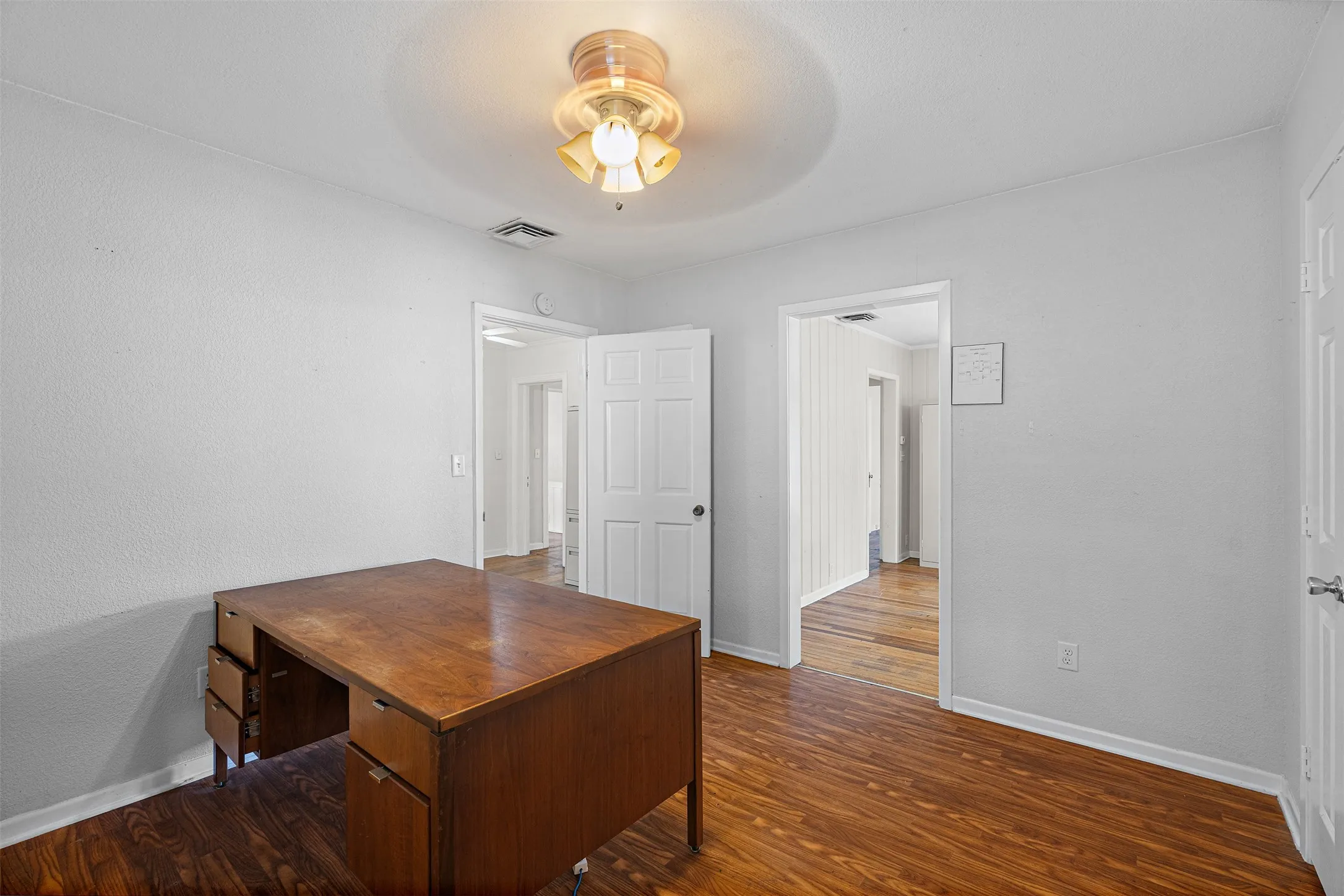 Office For Sale in Navarro County , 208 S 31st Street, Corsicana, Texas 75110, 0, 0, Garage spaces, 1,532 Sqft, built in 1950, Preowned, mls#21232428, Real Estate Agent in Corsicana, Homes For Sale in Navarro county, Homes For Sale in Corsicana, Realtor in Corsicana Texas, Real Estate Brokerage Independent Realty Texas, Luminita Cordes Realtor