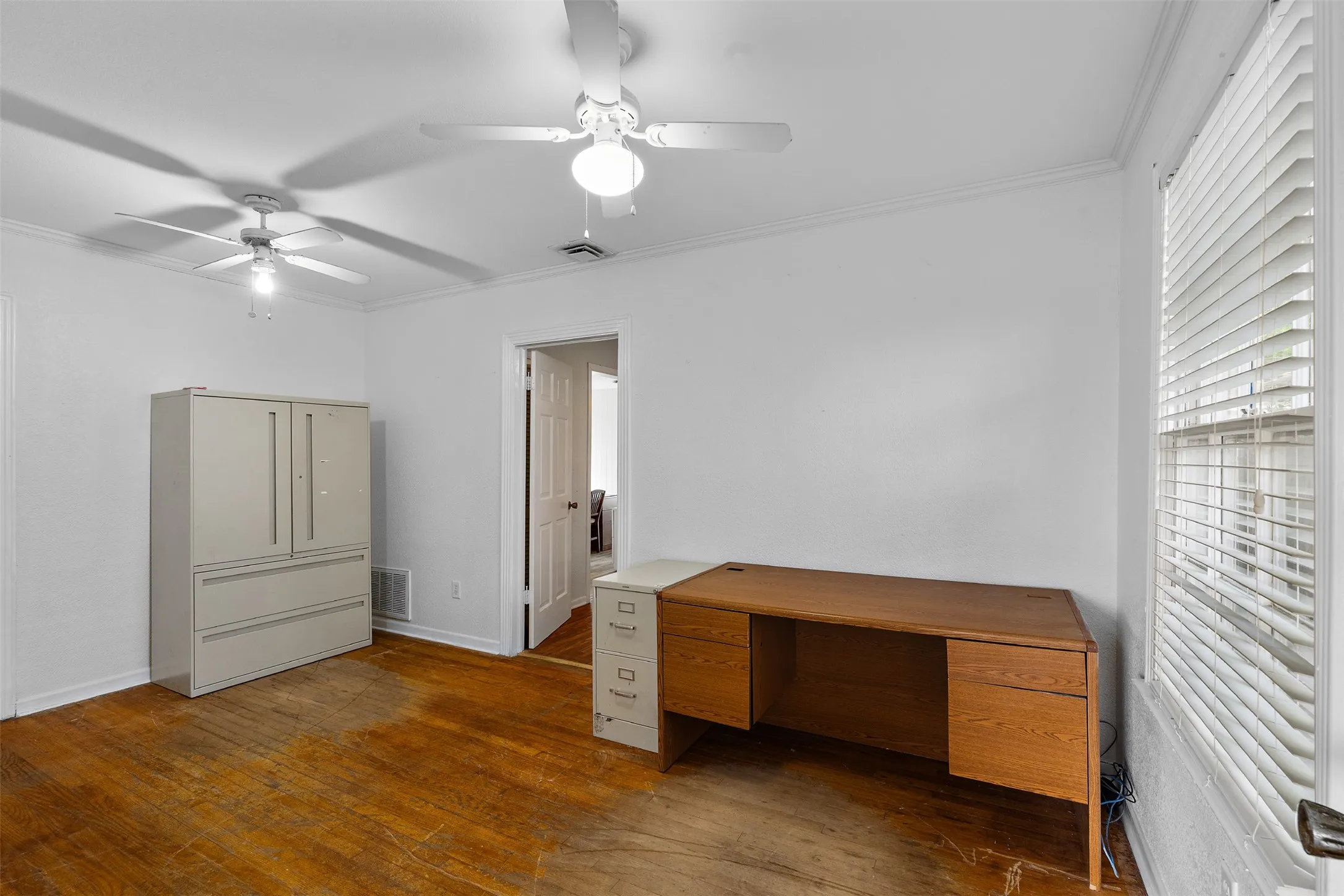Office For Sale in Navarro County , 208 S 31st Street, Corsicana, Texas 75110, 0, 0, Garage spaces, 1,532 Sqft, built in 1950, Preowned, mls#21232428, Real Estate Agent in Corsicana, Homes For Sale in Navarro county, Homes For Sale in Corsicana, Realtor in Corsicana Texas, Real Estate Brokerage Independent Realty Texas, Luminita Cordes Realtor