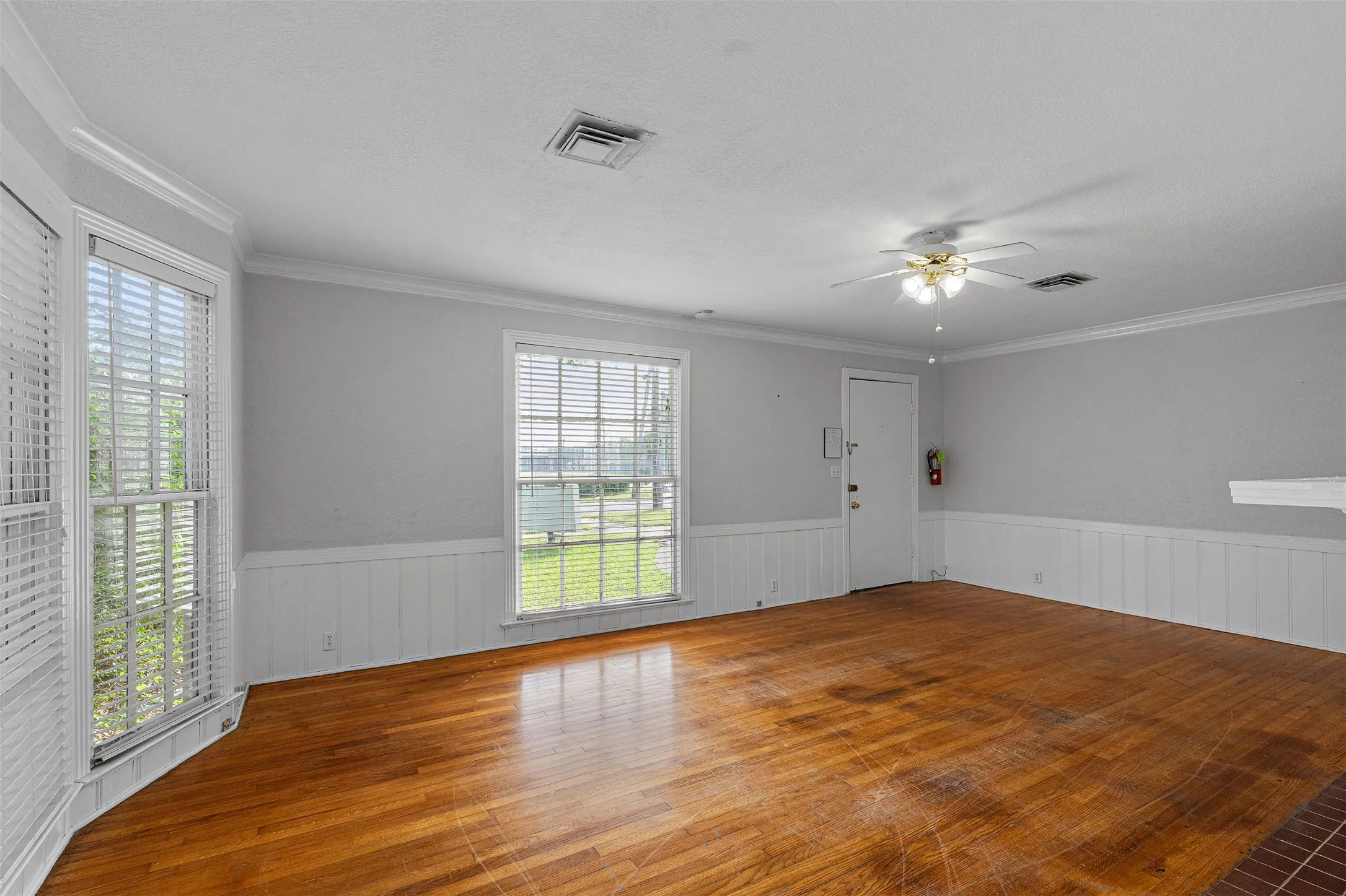 Office For Sale in Navarro County , 208 S 31st Street, Corsicana, Texas 75110, 0, 0, Garage spaces, 1,532 Sqft, built in 1950, Preowned, mls#21232428, Real Estate Agent in Corsicana, Homes For Sale in Navarro county, Homes For Sale in Corsicana, Realtor in Corsicana Texas, Real Estate Brokerage Independent Realty Texas, Luminita Cordes Realtor