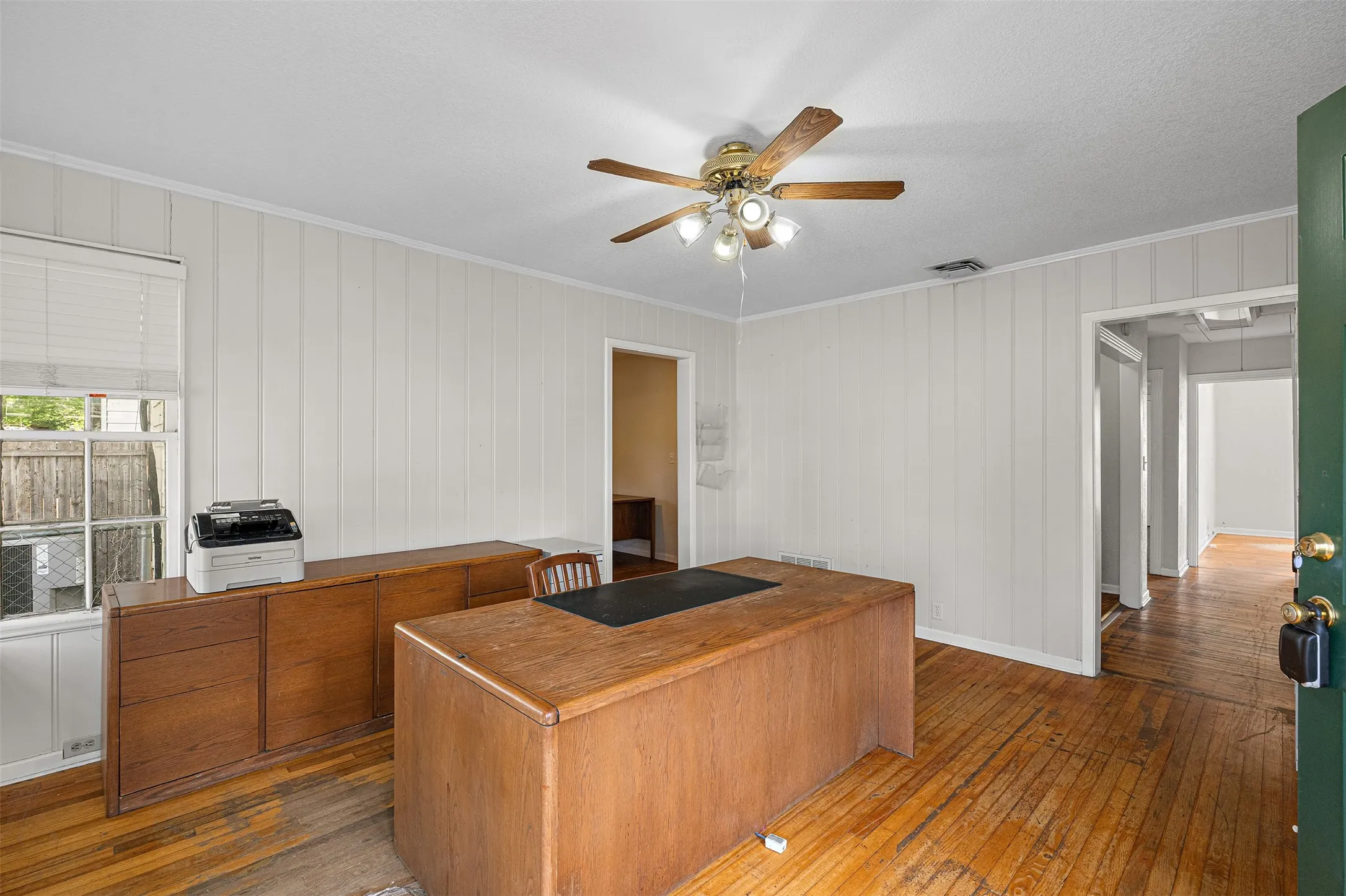 Office For Sale in Navarro County , 208 S 31st Street, Corsicana, Texas 75110, 0, 0, Garage spaces, 1,532 Sqft, built in 1950, Preowned, mls#21232428, Real Estate Agent in Corsicana, Homes For Sale in Navarro county, Homes For Sale in Corsicana, Realtor in Corsicana Texas, Real Estate Brokerage Independent Realty Texas, Luminita Cordes Realtor