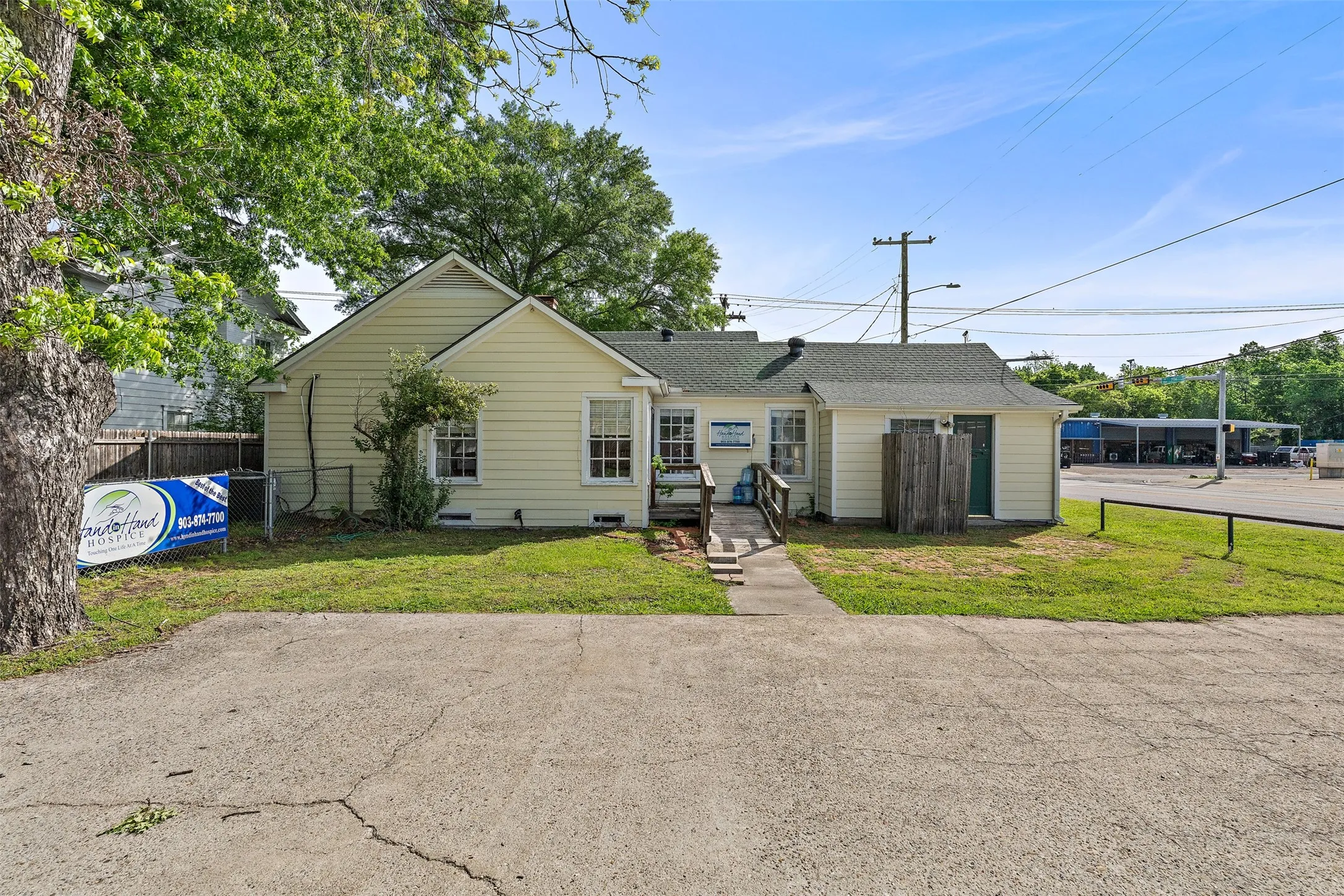 Office For Sale in Navarro County , 208 S 31st Street, Corsicana, Texas 75110, 0, 0, Garage spaces, 1,532 Sqft, built in 1950, Preowned, mls#21232428, Real Estate Agent in Corsicana, Homes For Sale in Navarro county, Homes For Sale in Corsicana, Realtor in Corsicana Texas, Real Estate Brokerage Independent Realty Texas, Luminita Cordes Realtor