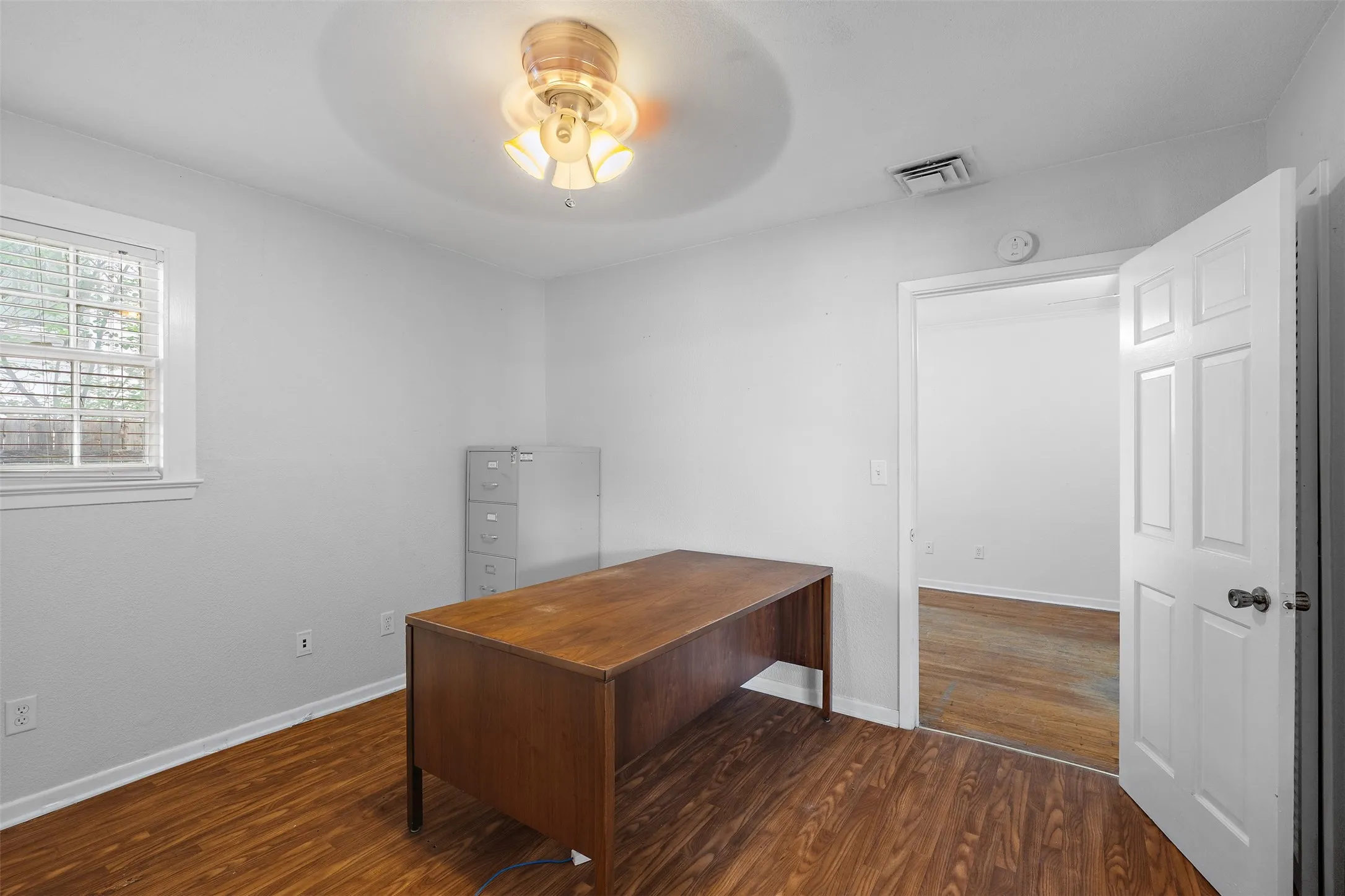Office For Sale in Navarro County , 208 S 31st Street, Corsicana, Texas 75110, 0, 0, Garage spaces, 1,532 Sqft, built in 1950, Preowned, mls#21232428, Real Estate Agent in Corsicana, Homes For Sale in Navarro county, Homes For Sale in Corsicana, Realtor in Corsicana Texas, Real Estate Brokerage Independent Realty Texas, Luminita Cordes Realtor