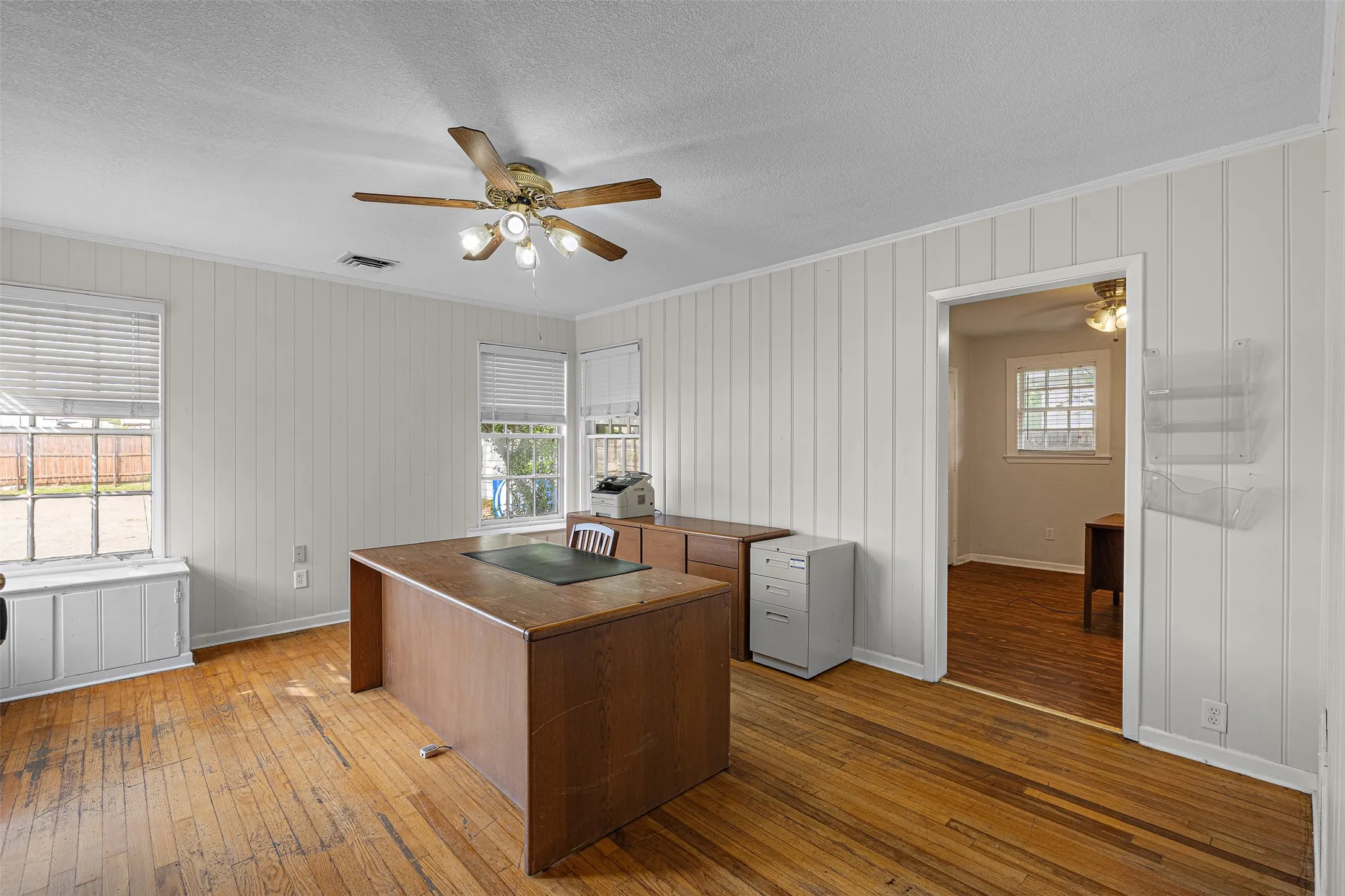 Office For Sale in Navarro County , 208 S 31st Street, Corsicana, Texas 75110, 0, 0, Garage spaces, 1,532 Sqft, built in 1950, Preowned, mls#21232428, Real Estate Agent in Corsicana, Homes For Sale in Navarro county, Homes For Sale in Corsicana, Realtor in Corsicana Texas, Real Estate Brokerage Independent Realty Texas, Luminita Cordes Realtor