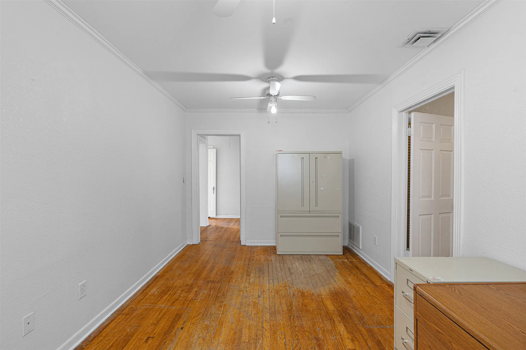 Office For Sale in Navarro County , 208 S 31st Street, Corsicana, Texas 75110, 0, 0, Garage spaces, 1,532 Sqft, built in 1950, Preowned, mls#21232428, Real Estate Agent in Corsicana, Homes For Sale in Navarro county, Homes For Sale in Corsicana, Realtor in Corsicana Texas, Real Estate Brokerage Independent Realty Texas, Luminita Cordes Realtor