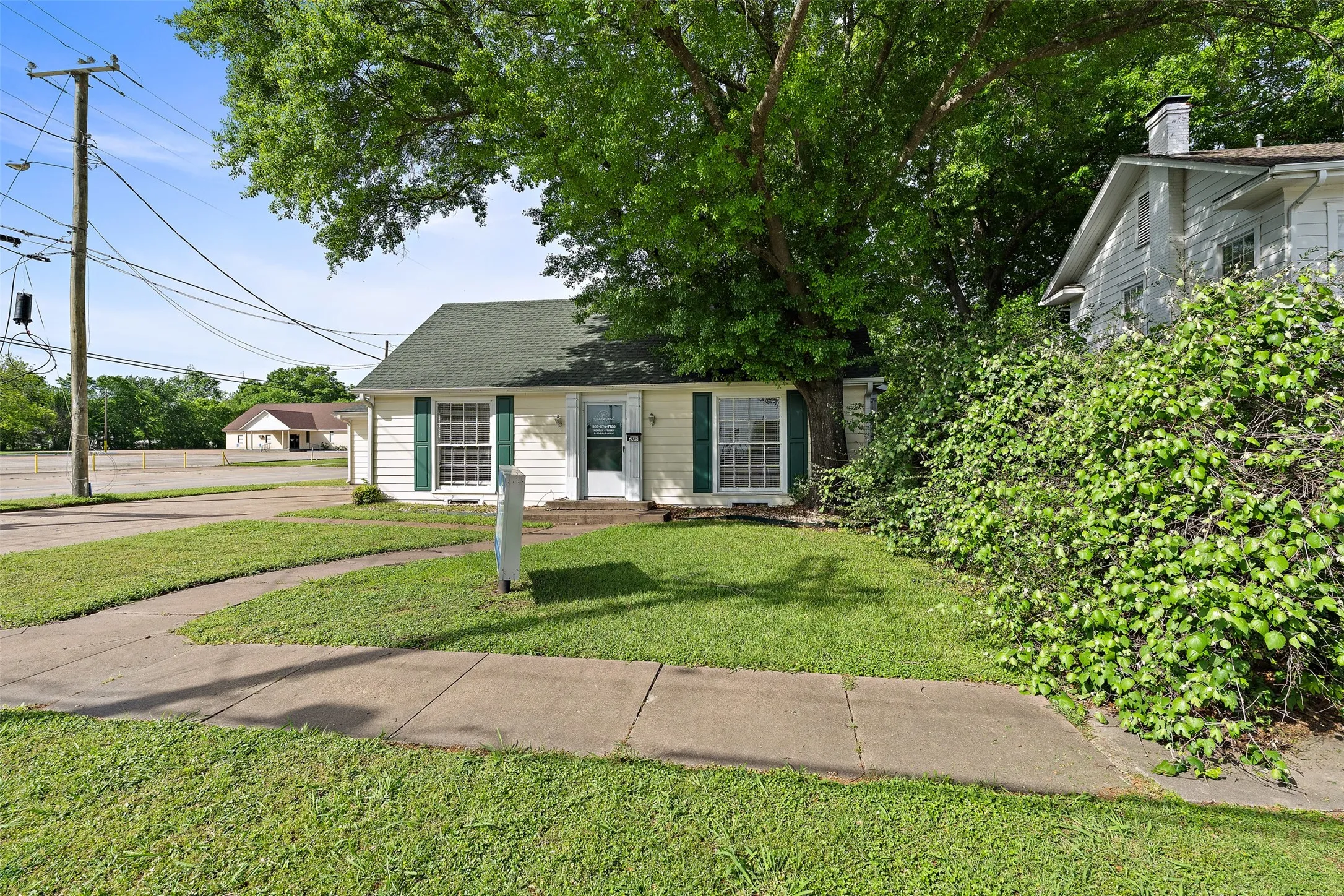 Office For Sale in Navarro County , 208 S 31st Street, Corsicana, Texas 75110, 0, 0, Garage spaces, 1,532 Sqft, built in 1950, Preowned, mls#21232428, Real Estate Agent in Corsicana, Homes For Sale in Navarro county, Homes For Sale in Corsicana, Realtor in Corsicana Texas, Real Estate Brokerage Independent Realty Texas, Luminita Cordes Realtor