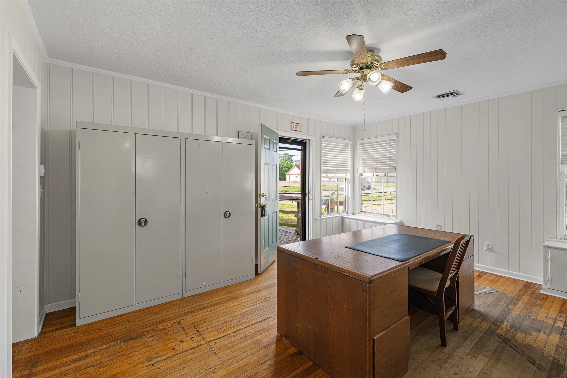 Office For Sale in Navarro County , 208 S 31st Street, Corsicana, Texas 75110, 0, 0, Garage spaces, 1,532 Sqft, built in 1950, Preowned, mls#21232428, Real Estate Agent in Corsicana, Homes For Sale in Navarro county, Homes For Sale in Corsicana, Realtor in Corsicana Texas, Real Estate Brokerage Independent Realty Texas, Luminita Cordes Realtor