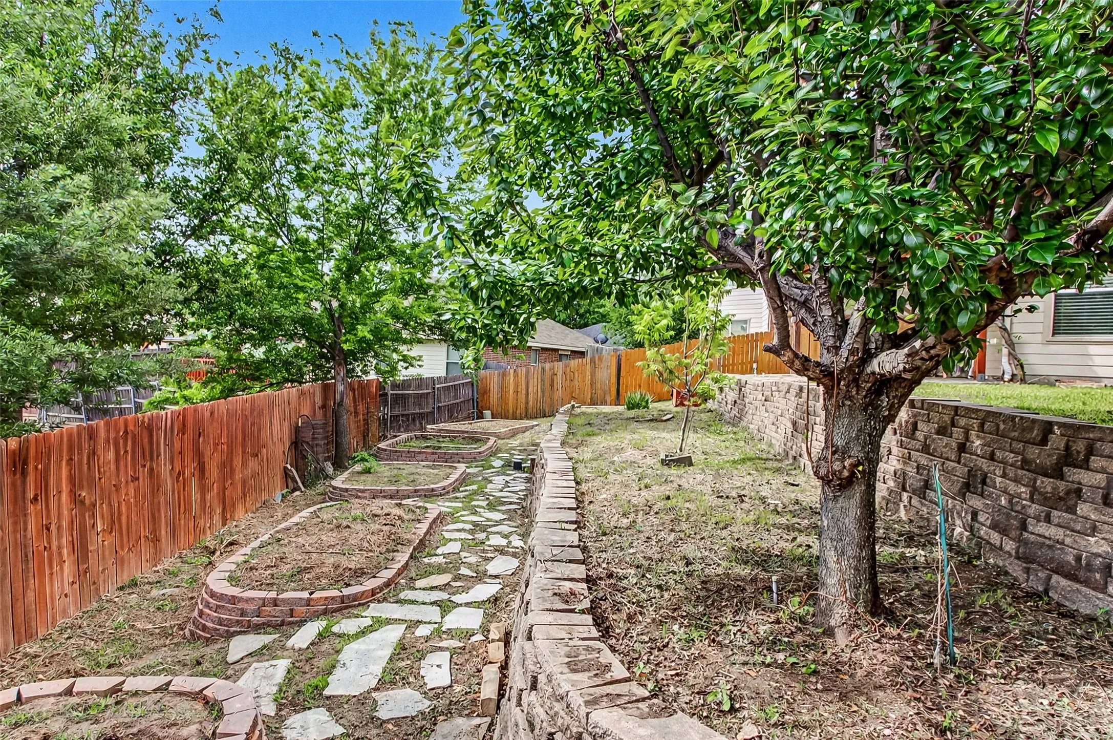 Single Family Residence For Sale in Tarrant County , 504 Tweeter Drive, Fort Worth, Texas 76108, 3 Bedroom, 3 Bathroom, 2 Garage spaces, 2,482 Sqft, built in 2005, Preowned, mls#21230005, Real Estate Agent in Fort Worth, Homes For Sale in Tarrant county, Homes For Sale in Fort Worth, Realtor in Fort Worth Texas, Real Estate Brokerage Independent Realty Texas, Luminita Cordes Realtor