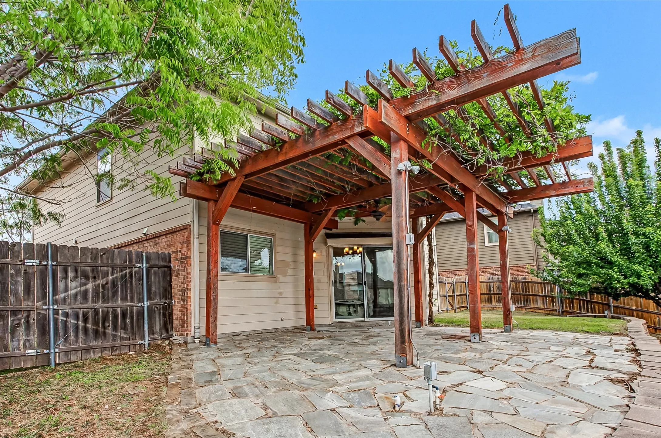 Single Family Residence For Sale in Tarrant County , 504 Tweeter Drive, Fort Worth, Texas 76108, 3 Bedroom, 3 Bathroom, 2 Garage spaces, 2,482 Sqft, built in 2005, Preowned, mls#21230005, Real Estate Agent in Fort Worth, Homes For Sale in Tarrant county, Homes For Sale in Fort Worth, Realtor in Fort Worth Texas, Real Estate Brokerage Independent Realty Texas, Luminita Cordes Realtor