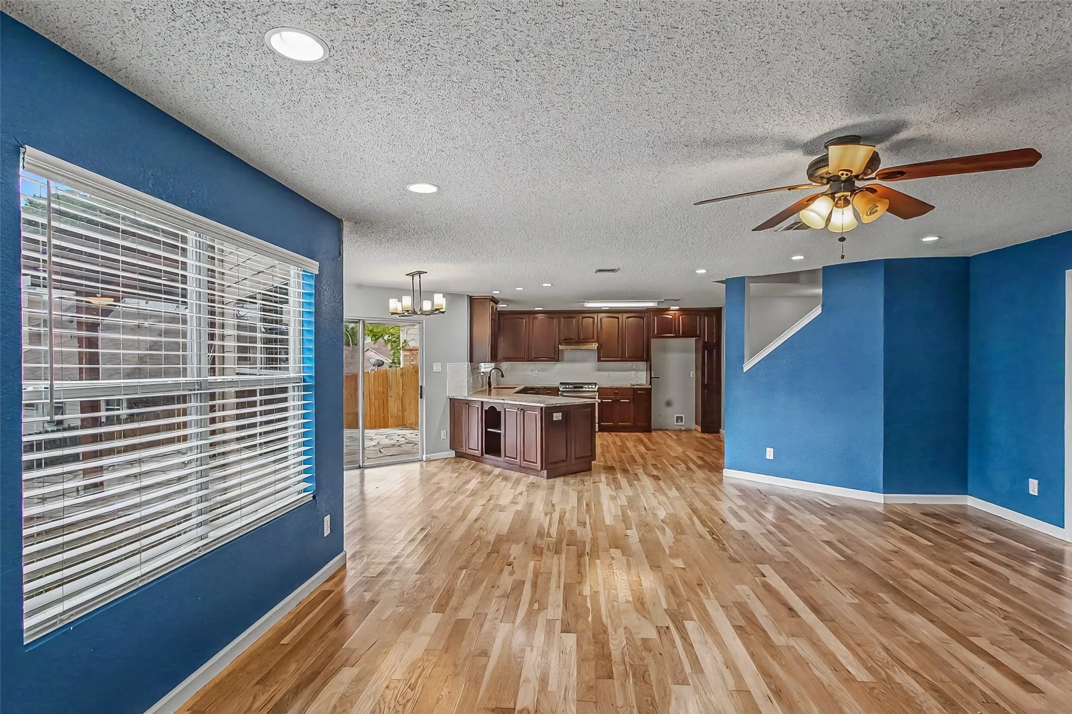 Single Family Residence For Sale in Tarrant County , 504 Tweeter Drive, Fort Worth, Texas 76108, 3 Bedroom, 3 Bathroom, 2 Garage spaces, 2,482 Sqft, built in 2005, Preowned, mls#21230005, Real Estate Agent in Fort Worth, Homes For Sale in Tarrant county, Homes For Sale in Fort Worth, Realtor in Fort Worth Texas, Real Estate Brokerage Independent Realty Texas, Luminita Cordes Realtor