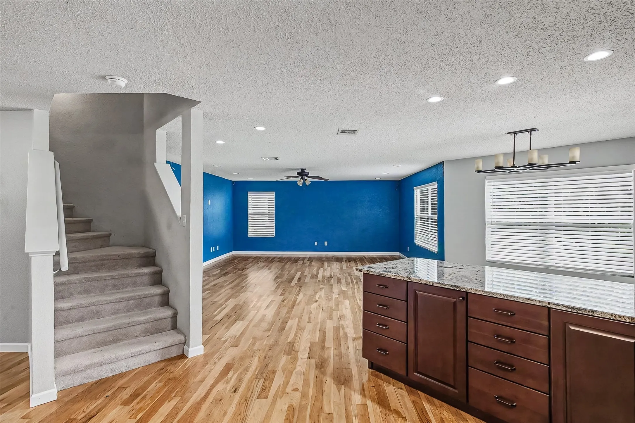 Single Family Residence For Sale in Tarrant County , 504 Tweeter Drive, Fort Worth, Texas 76108, 3 Bedroom, 3 Bathroom, 2 Garage spaces, 2,482 Sqft, built in 2005, Preowned, mls#21230005, Real Estate Agent in Fort Worth, Homes For Sale in Tarrant county, Homes For Sale in Fort Worth, Realtor in Fort Worth Texas, Real Estate Brokerage Independent Realty Texas, Luminita Cordes Realtor