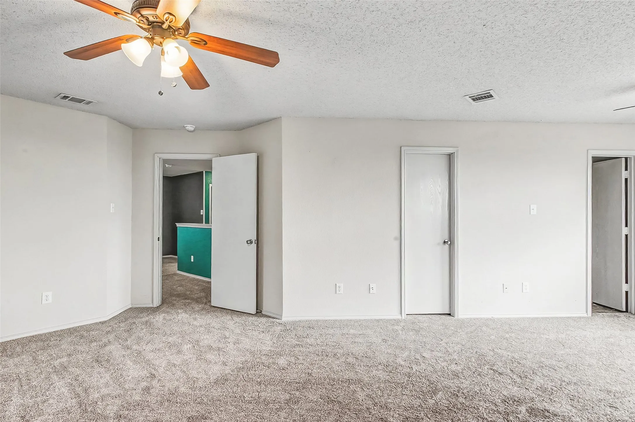 Single Family Residence For Sale in Tarrant County , 504 Tweeter Drive, Fort Worth, Texas 76108, 3 Bedroom, 3 Bathroom, 2 Garage spaces, 2,482 Sqft, built in 2005, Preowned, mls#21230005, Real Estate Agent in Fort Worth, Homes For Sale in Tarrant county, Homes For Sale in Fort Worth, Realtor in Fort Worth Texas, Real Estate Brokerage Independent Realty Texas, Luminita Cordes Realtor