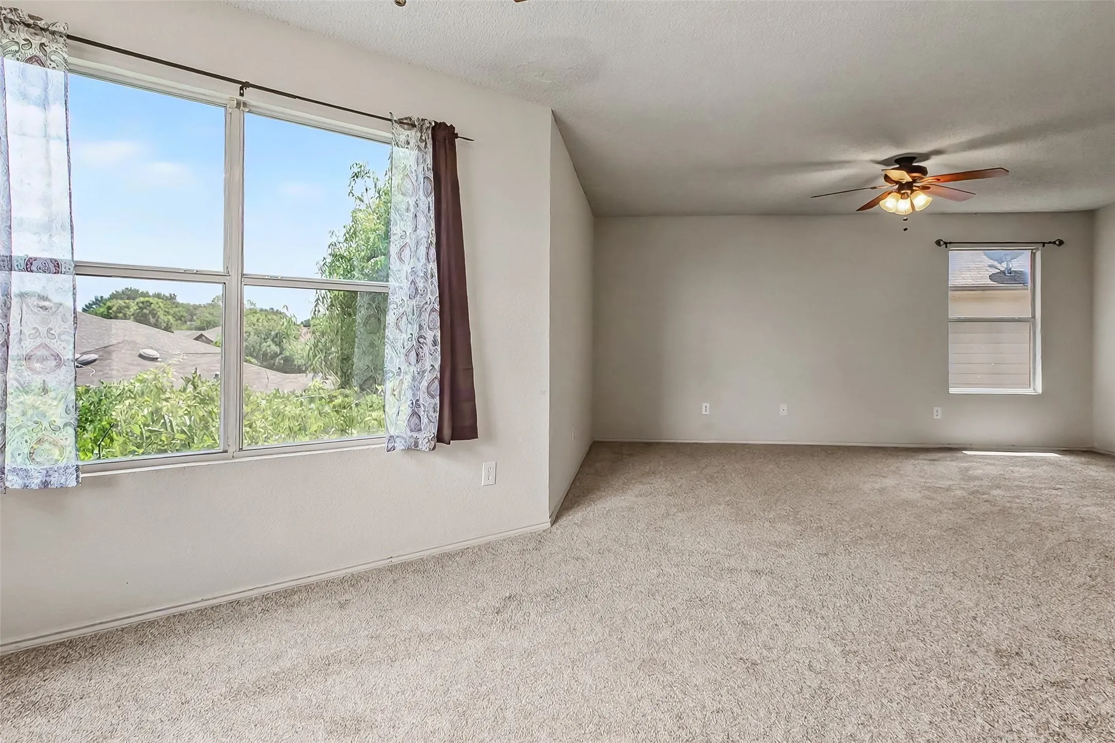 Single Family Residence For Sale in Tarrant County , 504 Tweeter Drive, Fort Worth, Texas 76108, 3 Bedroom, 3 Bathroom, 2 Garage spaces, 2,482 Sqft, built in 2005, Preowned, mls#21230005, Real Estate Agent in Fort Worth, Homes For Sale in Tarrant county, Homes For Sale in Fort Worth, Realtor in Fort Worth Texas, Real Estate Brokerage Independent Realty Texas, Luminita Cordes Realtor