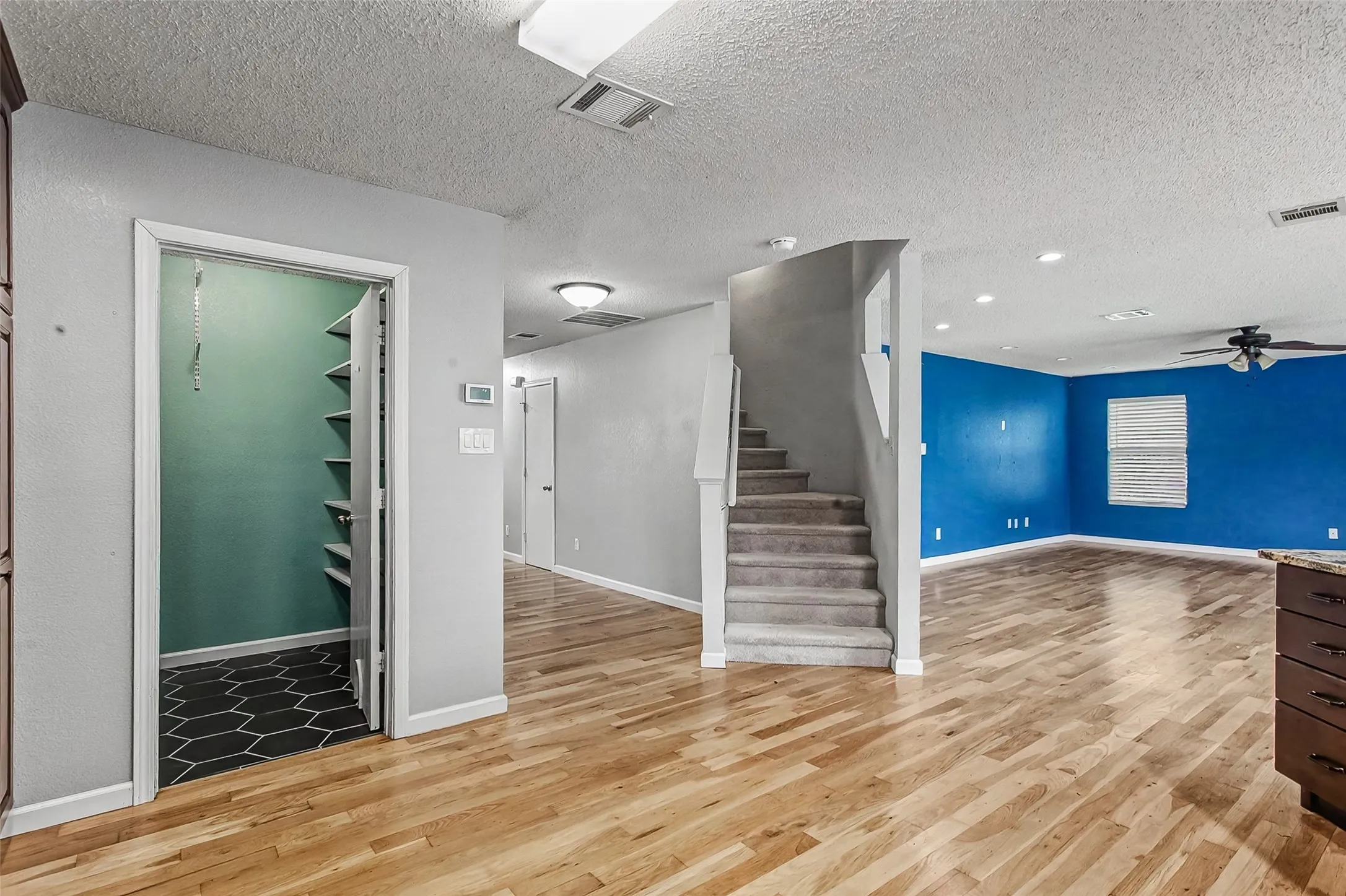 Single Family Residence For Sale in Tarrant County , 504 Tweeter Drive, Fort Worth, Texas 76108, 3 Bedroom, 3 Bathroom, 2 Garage spaces, 2,482 Sqft, built in 2005, Preowned, mls#21230005, Real Estate Agent in Fort Worth, Homes For Sale in Tarrant county, Homes For Sale in Fort Worth, Realtor in Fort Worth Texas, Real Estate Brokerage Independent Realty Texas, Luminita Cordes Realtor