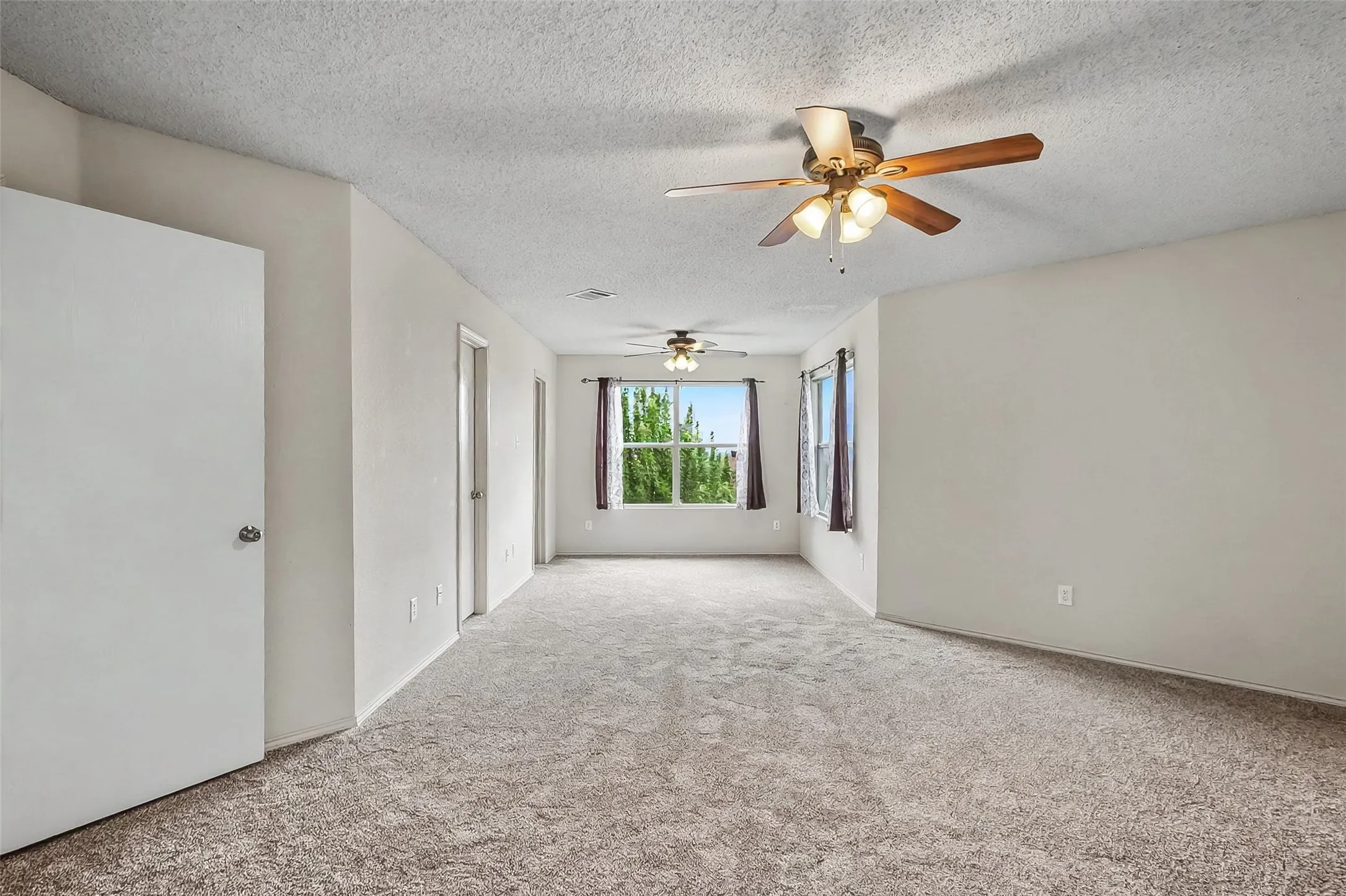 Single Family Residence For Sale in Tarrant County , 504 Tweeter Drive, Fort Worth, Texas 76108, 3 Bedroom, 3 Bathroom, 2 Garage spaces, 2,482 Sqft, built in 2005, Preowned, mls#21230005, Real Estate Agent in Fort Worth, Homes For Sale in Tarrant county, Homes For Sale in Fort Worth, Realtor in Fort Worth Texas, Real Estate Brokerage Independent Realty Texas, Luminita Cordes Realtor