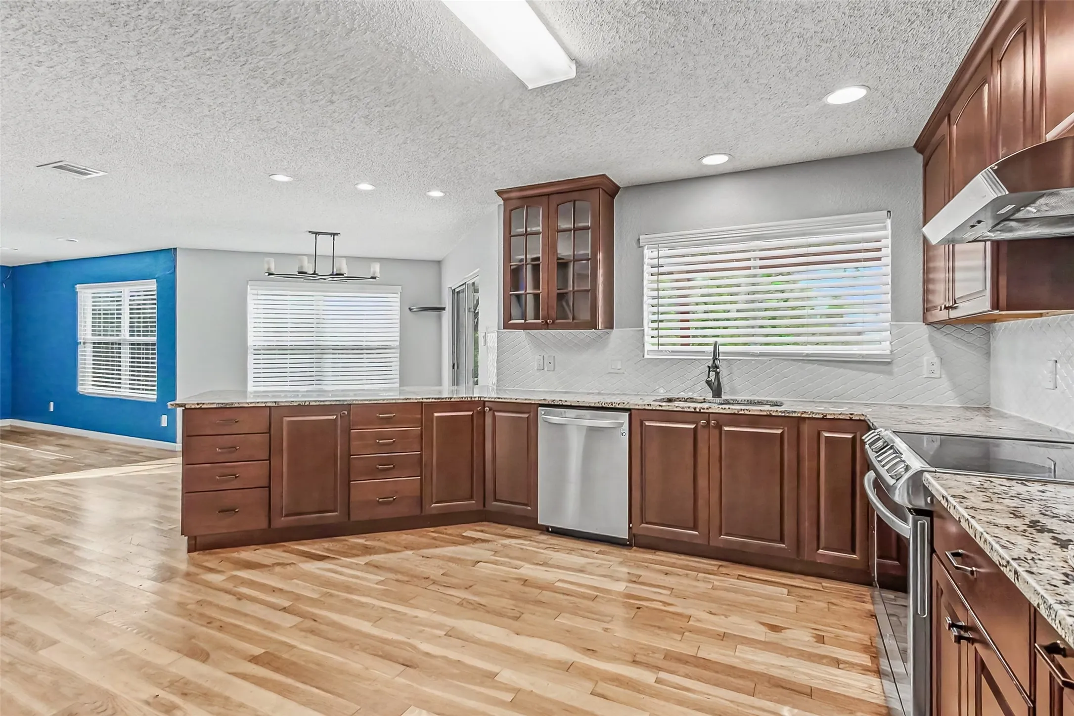 Single Family Residence For Sale in Tarrant County , 504 Tweeter Drive, Fort Worth, Texas 76108, 3 Bedroom, 3 Bathroom, 2 Garage spaces, 2,482 Sqft, built in 2005, Preowned, mls#21230005, Real Estate Agent in Fort Worth, Homes For Sale in Tarrant county, Homes For Sale in Fort Worth, Realtor in Fort Worth Texas, Real Estate Brokerage Independent Realty Texas, Luminita Cordes Realtor