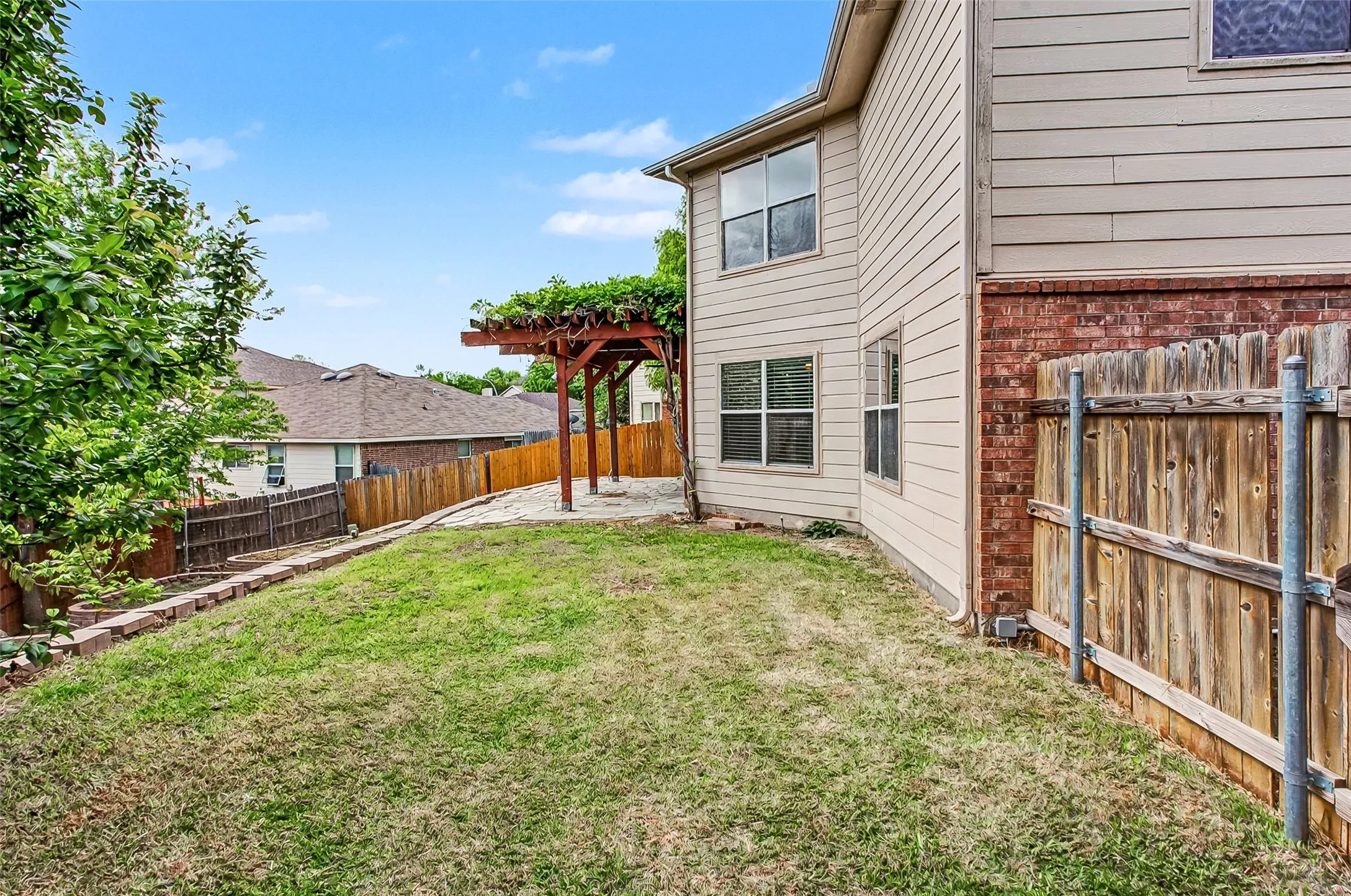 Single Family Residence For Sale in Tarrant County , 504 Tweeter Drive, Fort Worth, Texas 76108, 3 Bedroom, 3 Bathroom, 2 Garage spaces, 2,482 Sqft, built in 2005, Preowned, mls#21230005, Real Estate Agent in Fort Worth, Homes For Sale in Tarrant county, Homes For Sale in Fort Worth, Realtor in Fort Worth Texas, Real Estate Brokerage Independent Realty Texas, Luminita Cordes Realtor