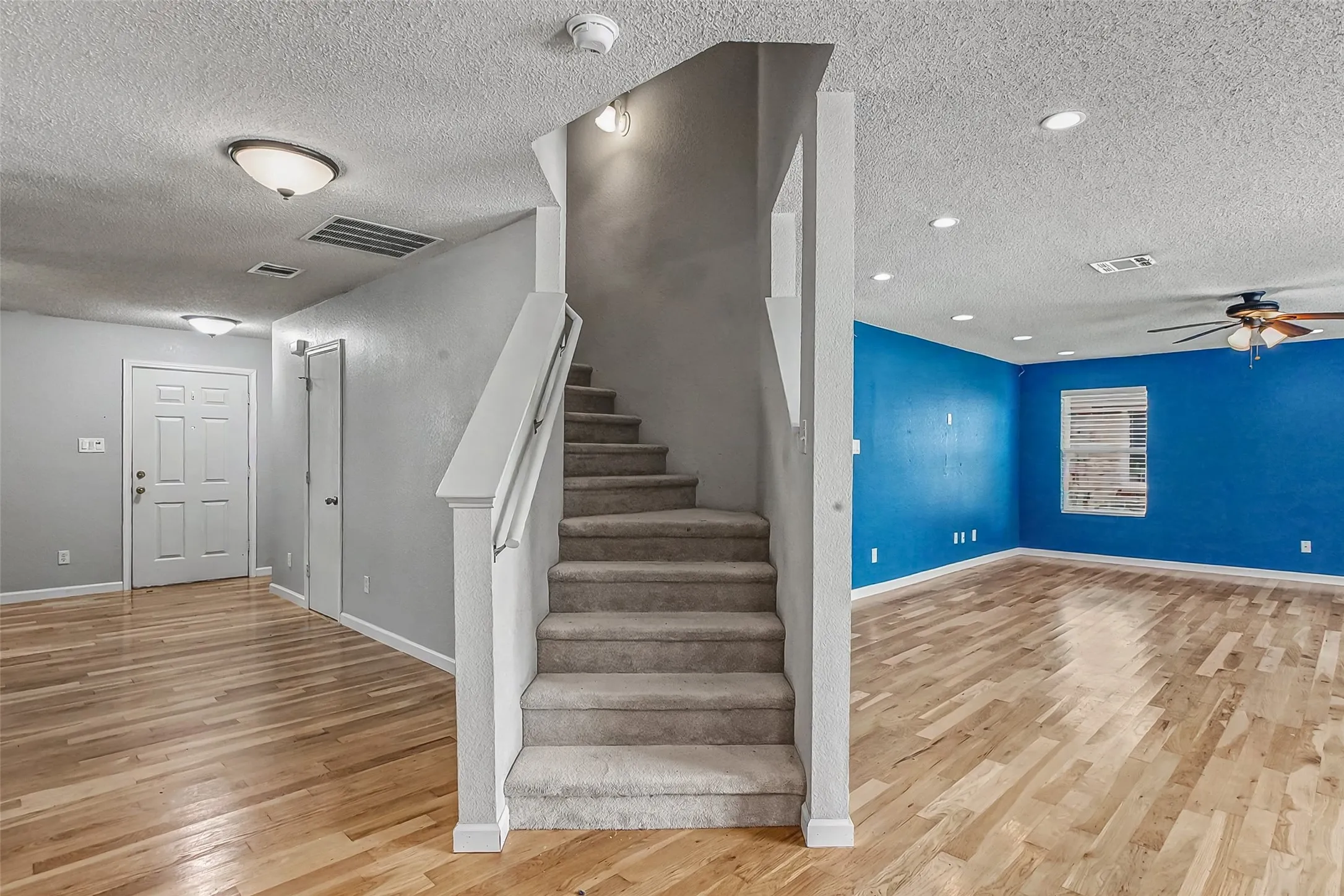 Single Family Residence For Sale in Tarrant County , 504 Tweeter Drive, Fort Worth, Texas 76108, 3 Bedroom, 3 Bathroom, 2 Garage spaces, 2,482 Sqft, built in 2005, Preowned, mls#21230005, Real Estate Agent in Fort Worth, Homes For Sale in Tarrant county, Homes For Sale in Fort Worth, Realtor in Fort Worth Texas, Real Estate Brokerage Independent Realty Texas, Luminita Cordes Realtor