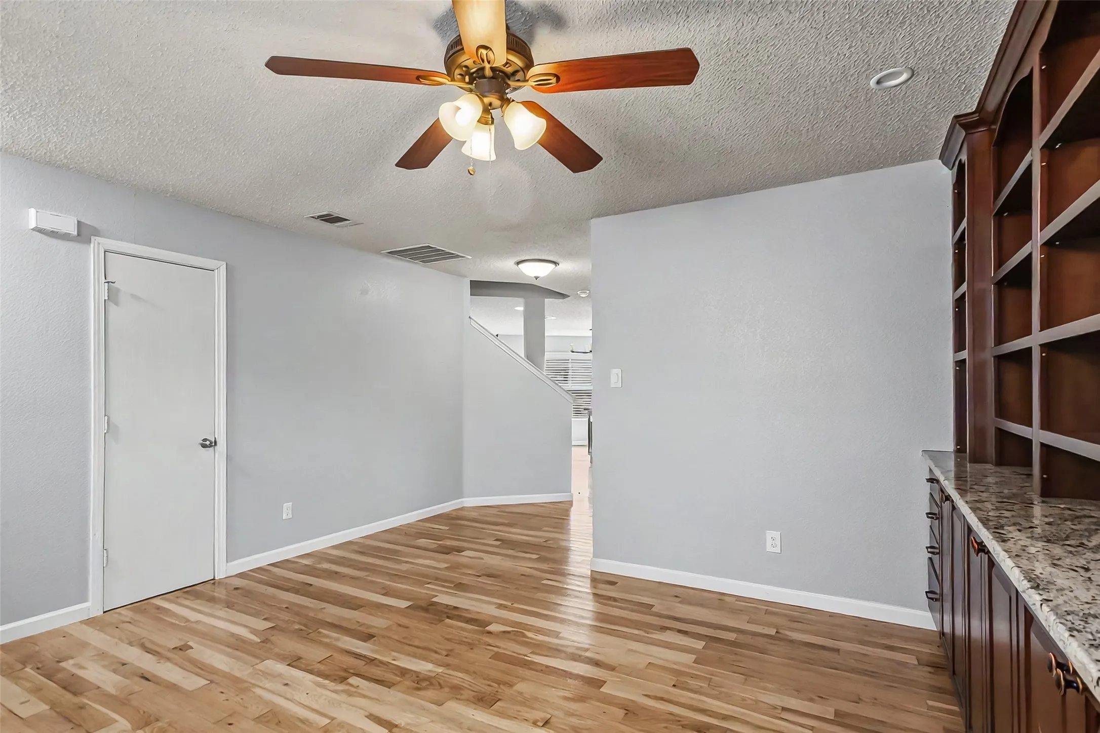 Single Family Residence For Sale in Tarrant County , 504 Tweeter Drive, Fort Worth, Texas 76108, 3 Bedroom, 3 Bathroom, 2 Garage spaces, 2,482 Sqft, built in 2005, Preowned, mls#21230005, Real Estate Agent in Fort Worth, Homes For Sale in Tarrant county, Homes For Sale in Fort Worth, Realtor in Fort Worth Texas, Real Estate Brokerage Independent Realty Texas, Luminita Cordes Realtor