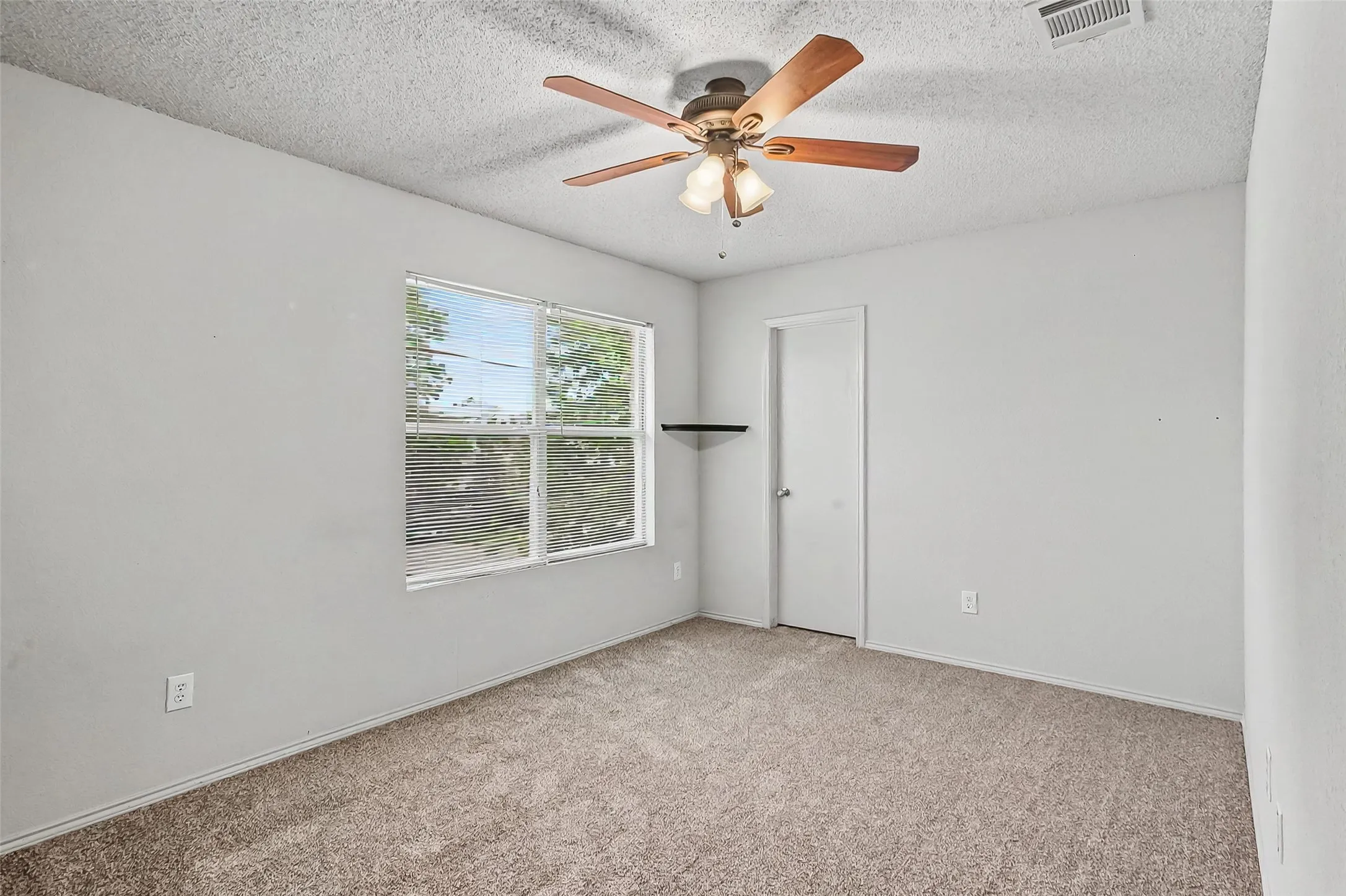 Single Family Residence For Sale in Tarrant County , 504 Tweeter Drive, Fort Worth, Texas 76108, 3 Bedroom, 3 Bathroom, 2 Garage spaces, 2,482 Sqft, built in 2005, Preowned, mls#21230005, Real Estate Agent in Fort Worth, Homes For Sale in Tarrant county, Homes For Sale in Fort Worth, Realtor in Fort Worth Texas, Real Estate Brokerage Independent Realty Texas, Luminita Cordes Realtor