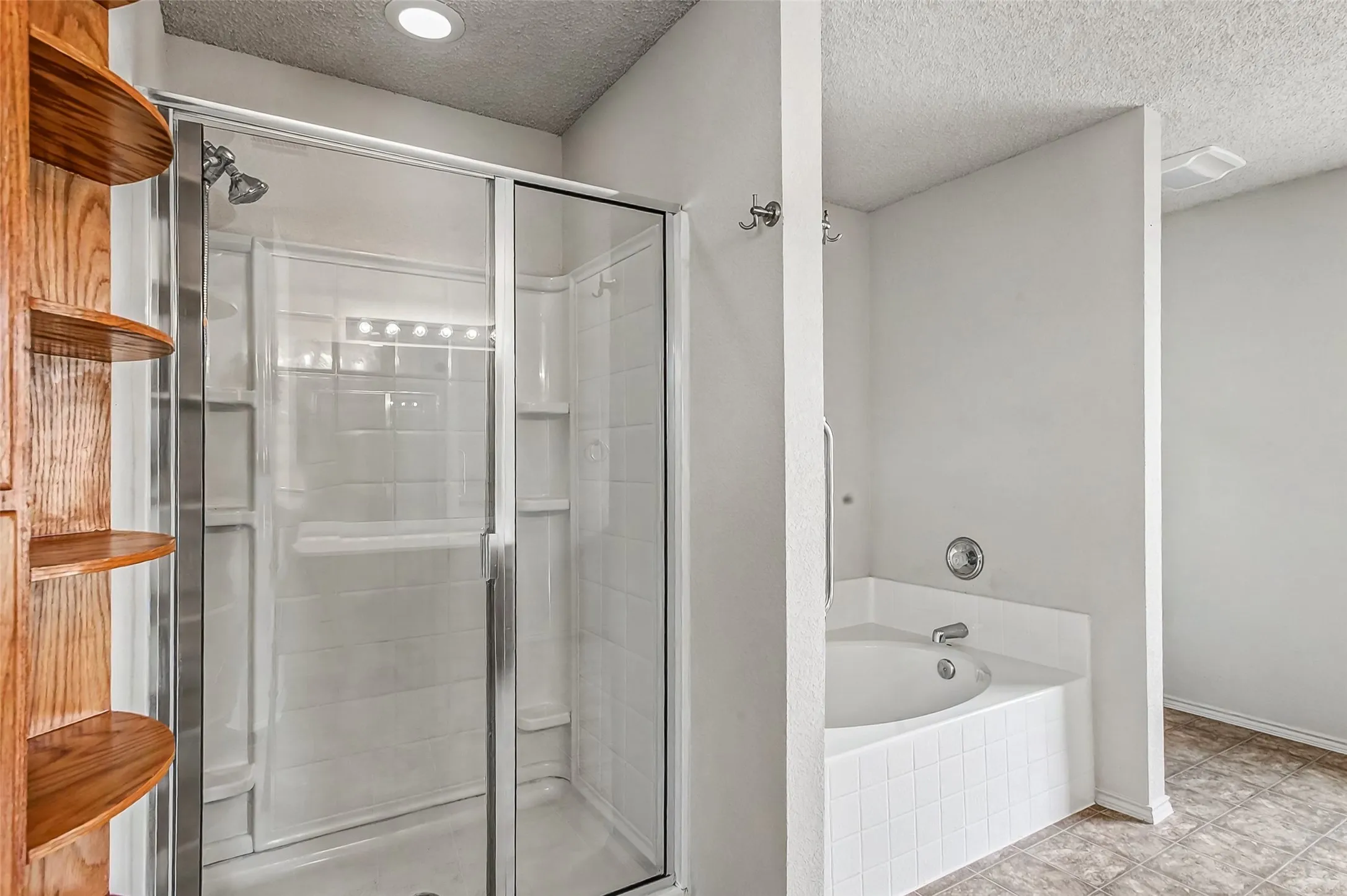 Single Family Residence For Sale in Tarrant County , 504 Tweeter Drive, Fort Worth, Texas 76108, 3 Bedroom, 3 Bathroom, 2 Garage spaces, 2,482 Sqft, built in 2005, Preowned, mls#21230005, Real Estate Agent in Fort Worth, Homes For Sale in Tarrant county, Homes For Sale in Fort Worth, Realtor in Fort Worth Texas, Real Estate Brokerage Independent Realty Texas, Luminita Cordes Realtor