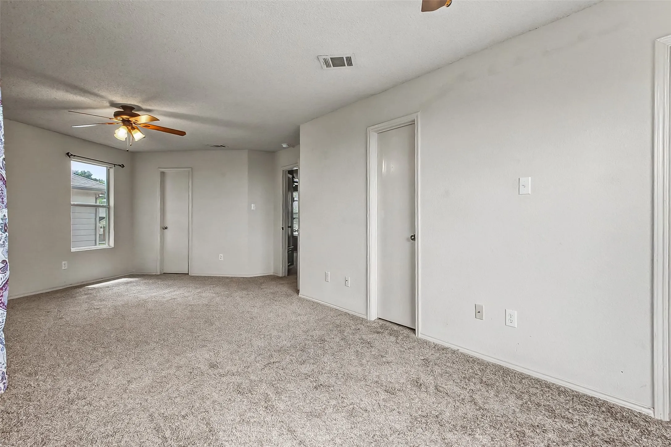 Single Family Residence For Sale in Tarrant County , 504 Tweeter Drive, Fort Worth, Texas 76108, 3 Bedroom, 3 Bathroom, 2 Garage spaces, 2,482 Sqft, built in 2005, Preowned, mls#21230005, Real Estate Agent in Fort Worth, Homes For Sale in Tarrant county, Homes For Sale in Fort Worth, Realtor in Fort Worth Texas, Real Estate Brokerage Independent Realty Texas, Luminita Cordes Realtor