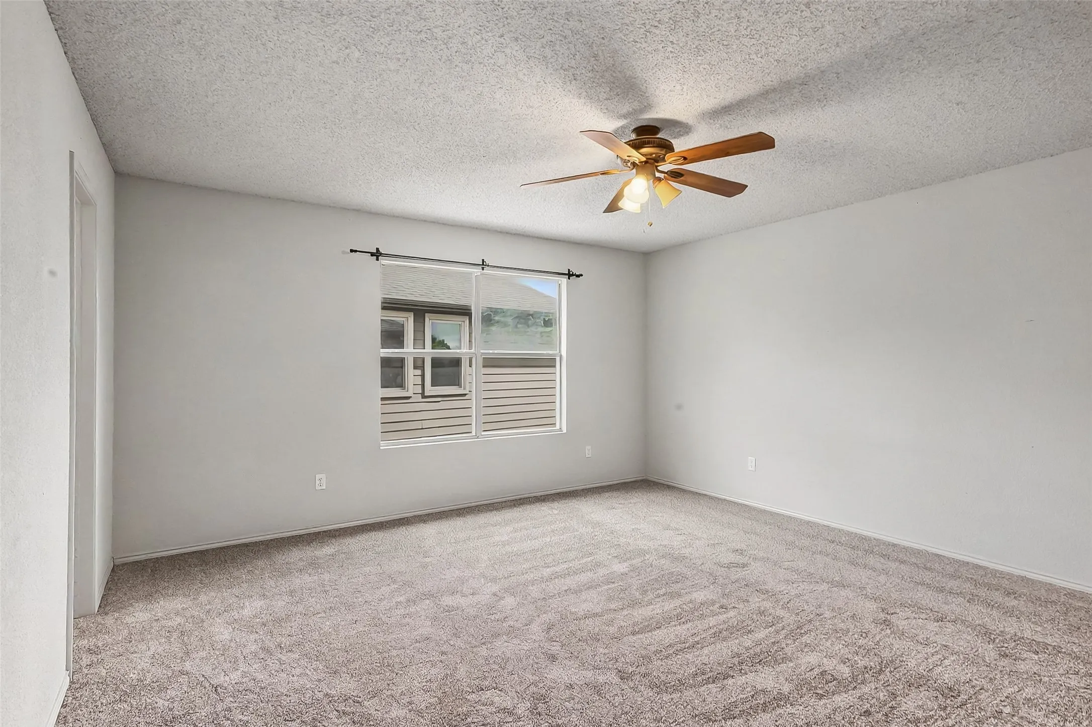 Single Family Residence For Sale in Tarrant County , 504 Tweeter Drive, Fort Worth, Texas 76108, 3 Bedroom, 3 Bathroom, 2 Garage spaces, 2,482 Sqft, built in 2005, Preowned, mls#21230005, Real Estate Agent in Fort Worth, Homes For Sale in Tarrant county, Homes For Sale in Fort Worth, Realtor in Fort Worth Texas, Real Estate Brokerage Independent Realty Texas, Luminita Cordes Realtor