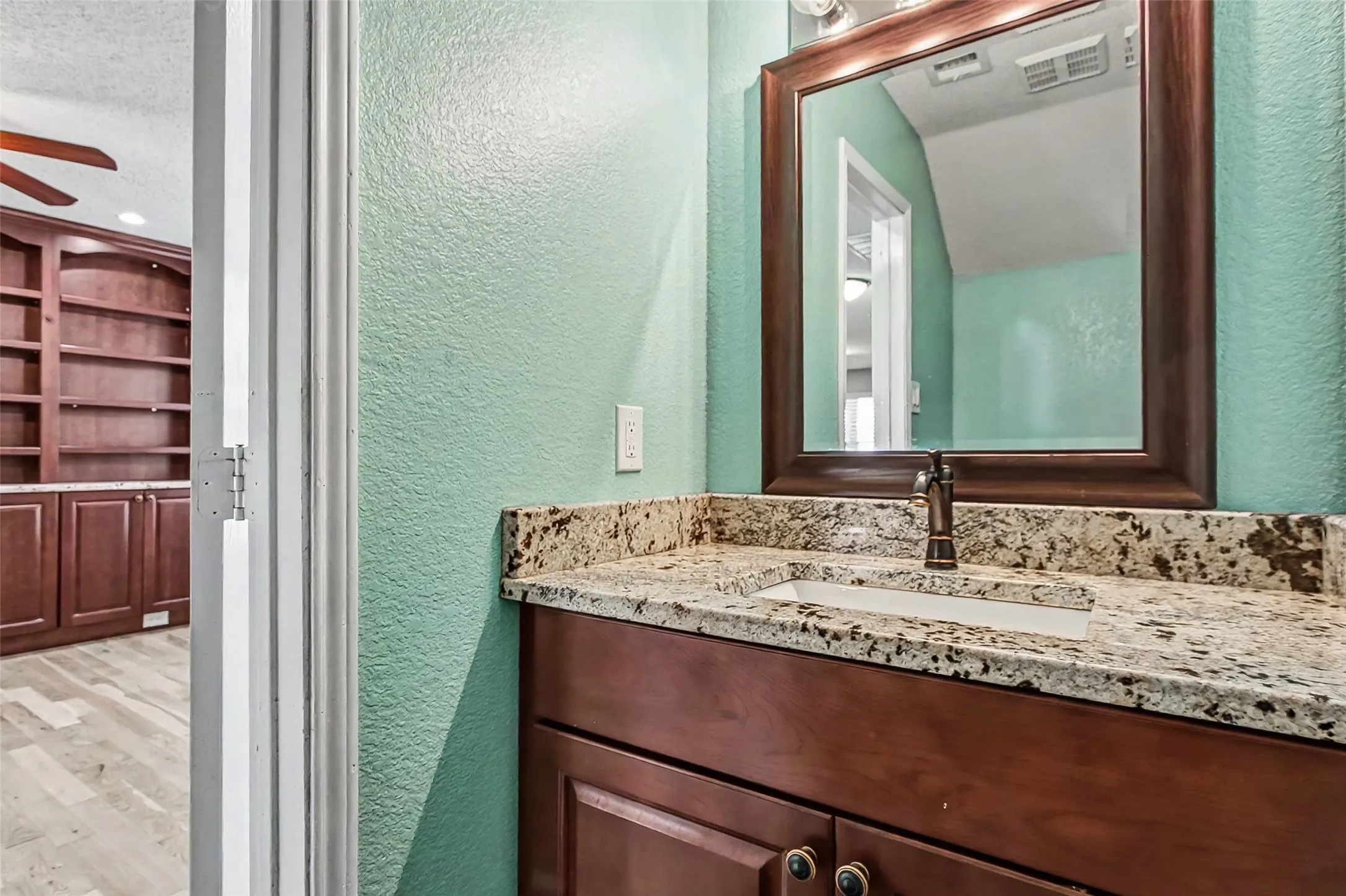 Single Family Residence For Sale in Tarrant County , 504 Tweeter Drive, Fort Worth, Texas 76108, 3 Bedroom, 3 Bathroom, 2 Garage spaces, 2,482 Sqft, built in 2005, Preowned, mls#21230005, Real Estate Agent in Fort Worth, Homes For Sale in Tarrant county, Homes For Sale in Fort Worth, Realtor in Fort Worth Texas, Real Estate Brokerage Independent Realty Texas, Luminita Cordes Realtor