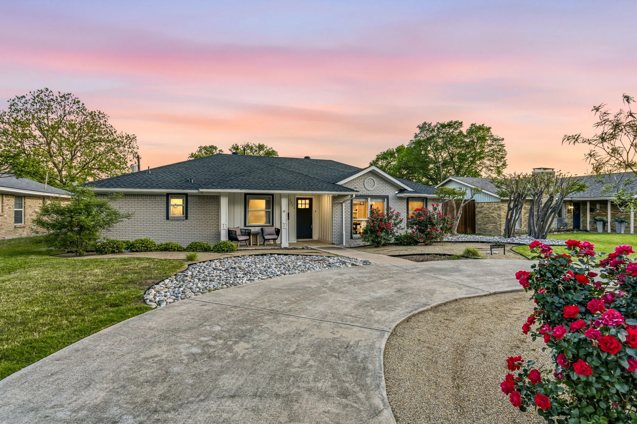 Circle driveway for easy parking for your guests.