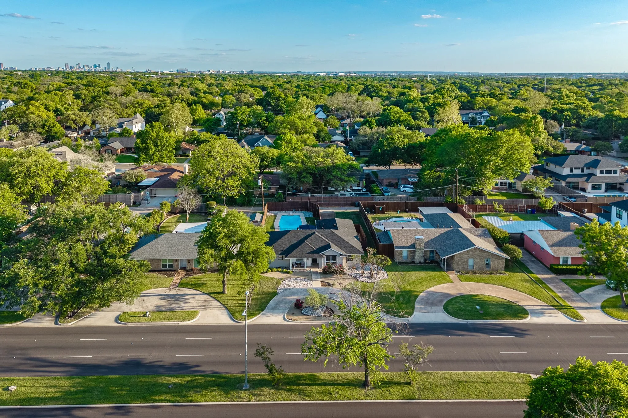 Looking at the house and you can see downtown Dallas in the background on the left.