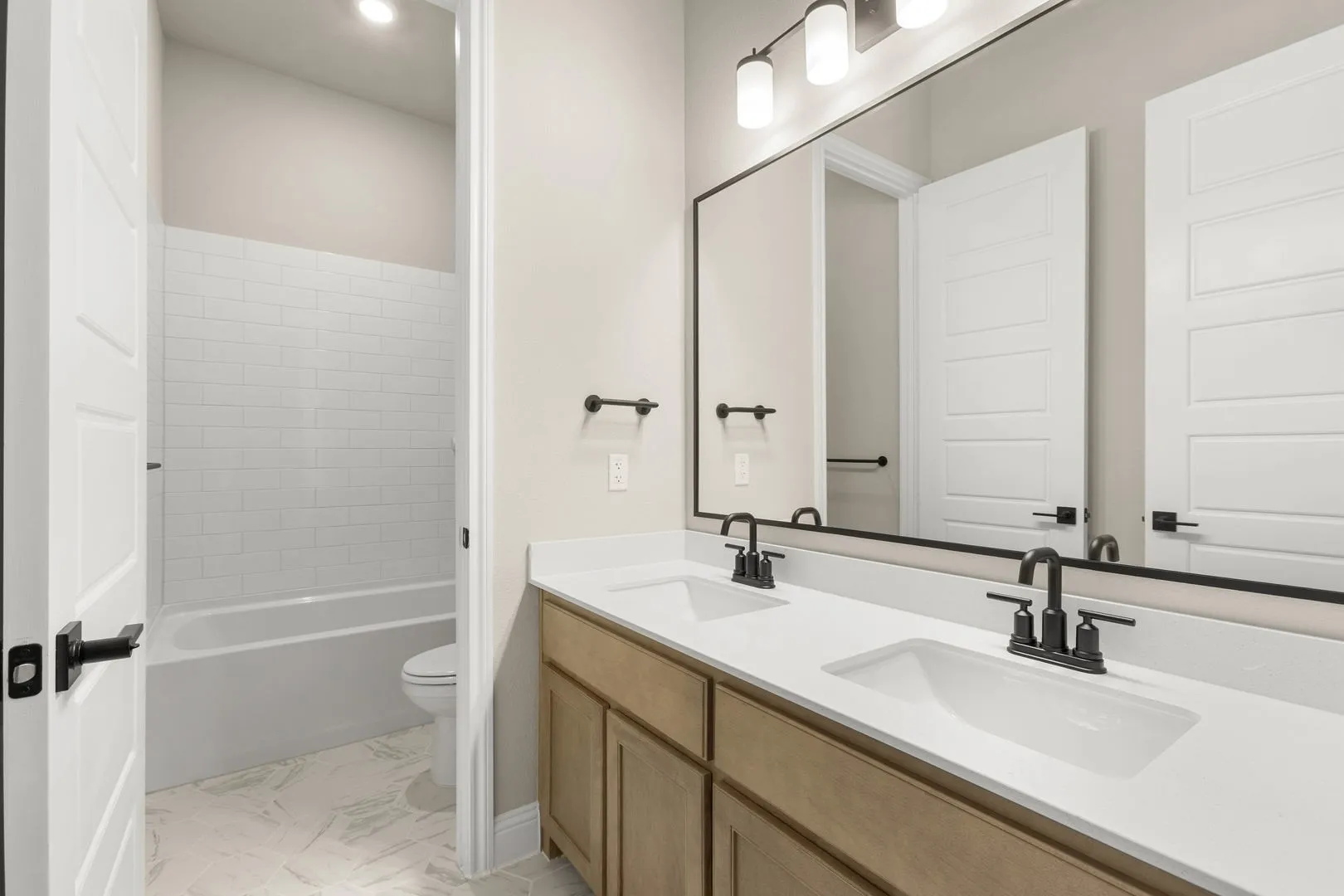 DFW-Mockingbird Hills-Concept 2623-23 Old Crow Road-Bathroom-Risewell Homes-1