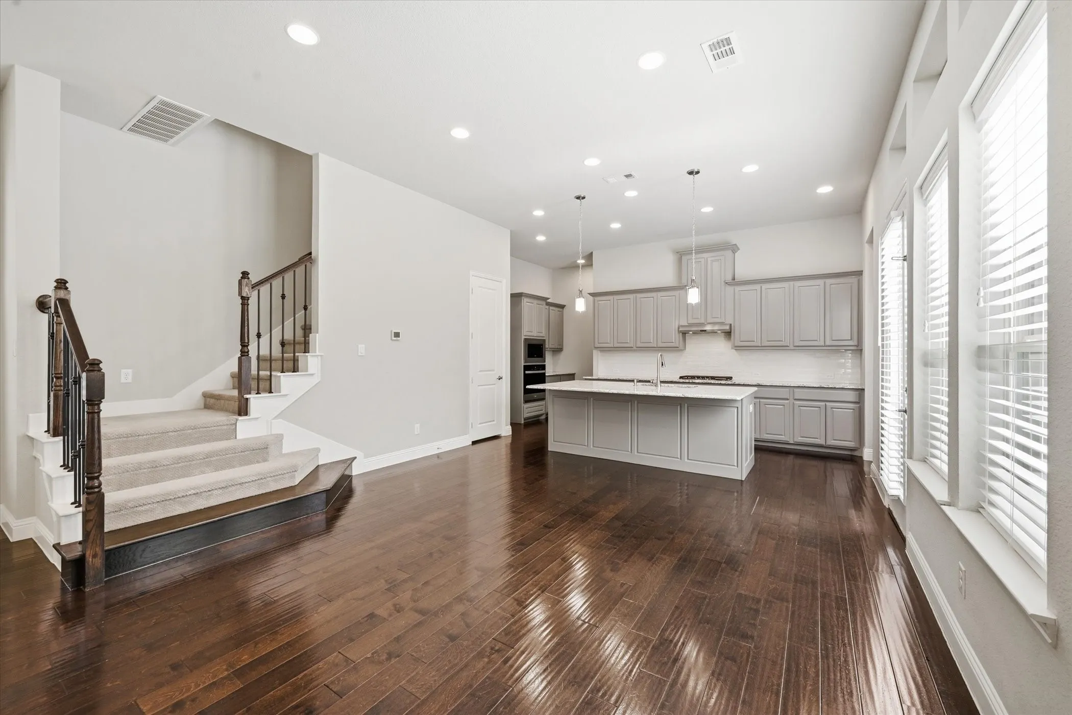 Single Family Residence For Sale in Collin County , 6013 Grand Ranch Parkway, Mc Kinney, Texas 75070, 4 Bedroom, 5 Bathroom, 2 Garage spaces, 3,118 Sqft, built in 2016, Preowned, mls#21231954, Real Estate Agent in Mc Kinney, Homes For Sale in Collin county, Homes For Sale in Mc Kinney, Realtor in Mc Kinney Texas, Real Estate Brokerage Independent Realty Texas, Luminita Cordes Realtor