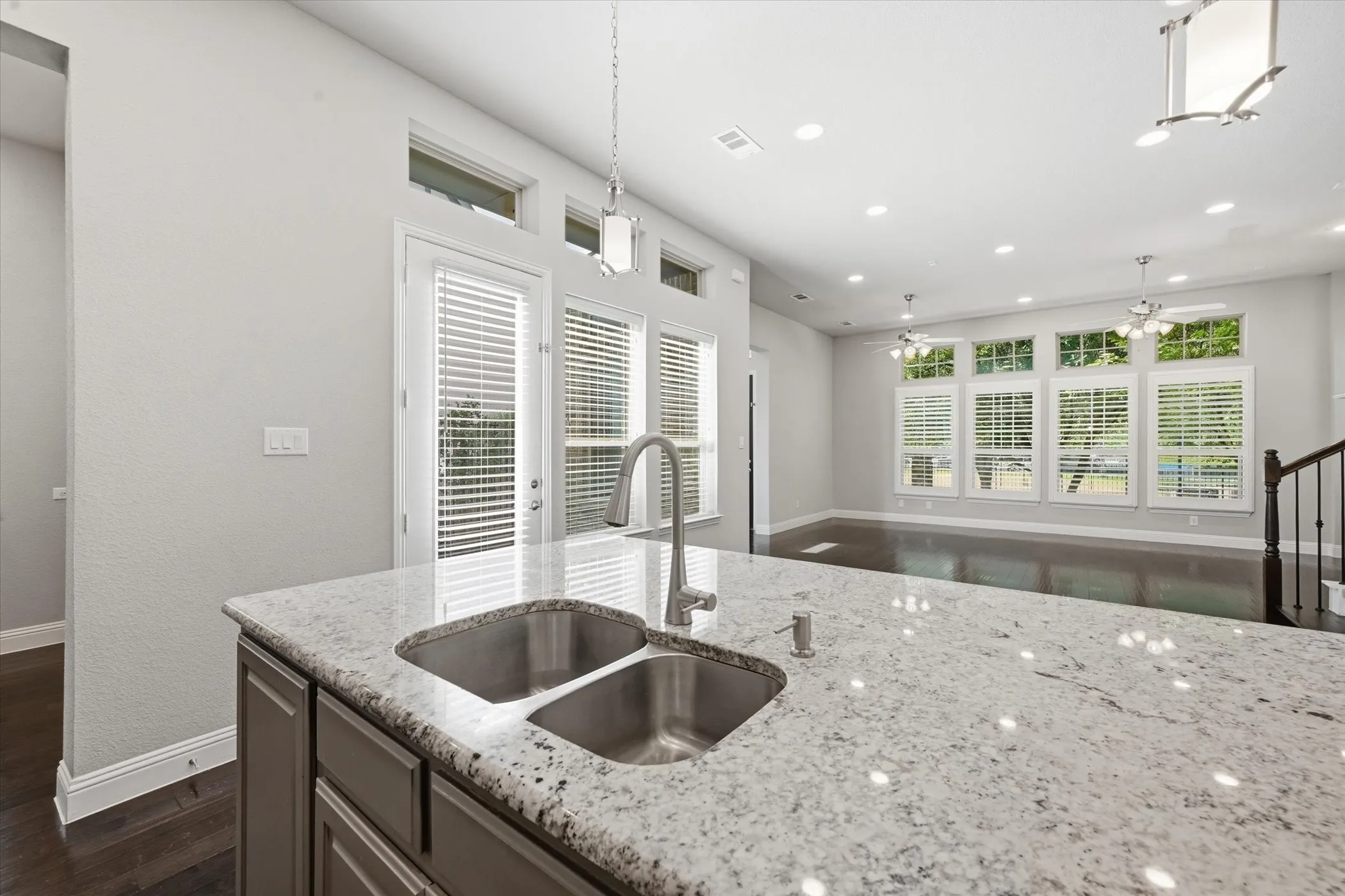Single Family Residence For Sale in Collin County , 6013 Grand Ranch Parkway, Mc Kinney, Texas 75070, 4 Bedroom, 5 Bathroom, 2 Garage spaces, 3,118 Sqft, built in 2016, Preowned, mls#21231954, Real Estate Agent in Mc Kinney, Homes For Sale in Collin county, Homes For Sale in Mc Kinney, Realtor in Mc Kinney Texas, Real Estate Brokerage Independent Realty Texas, Luminita Cordes Realtor