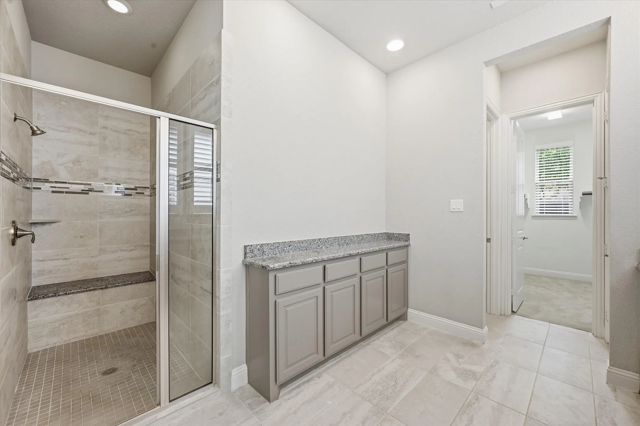 1st Floor Master Bath