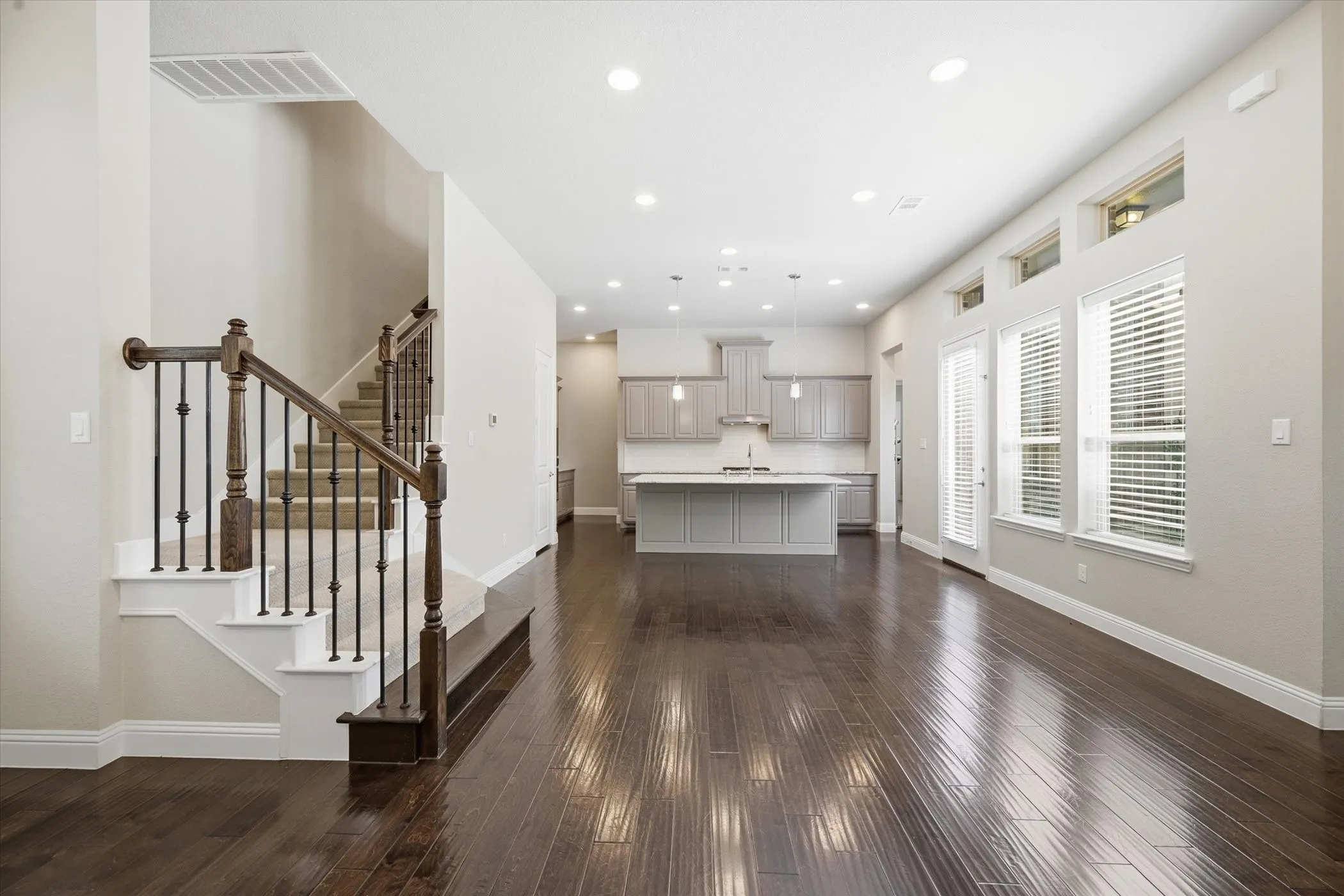 Single Family Residence For Sale in Collin County , 6013 Grand Ranch Parkway, Mc Kinney, Texas 75070, 4 Bedroom, 5 Bathroom, 2 Garage spaces, 3,118 Sqft, built in 2016, Preowned, mls#21231954, Real Estate Agent in Mc Kinney, Homes For Sale in Collin county, Homes For Sale in Mc Kinney, Realtor in Mc Kinney Texas, Real Estate Brokerage Independent Realty Texas, Luminita Cordes Realtor