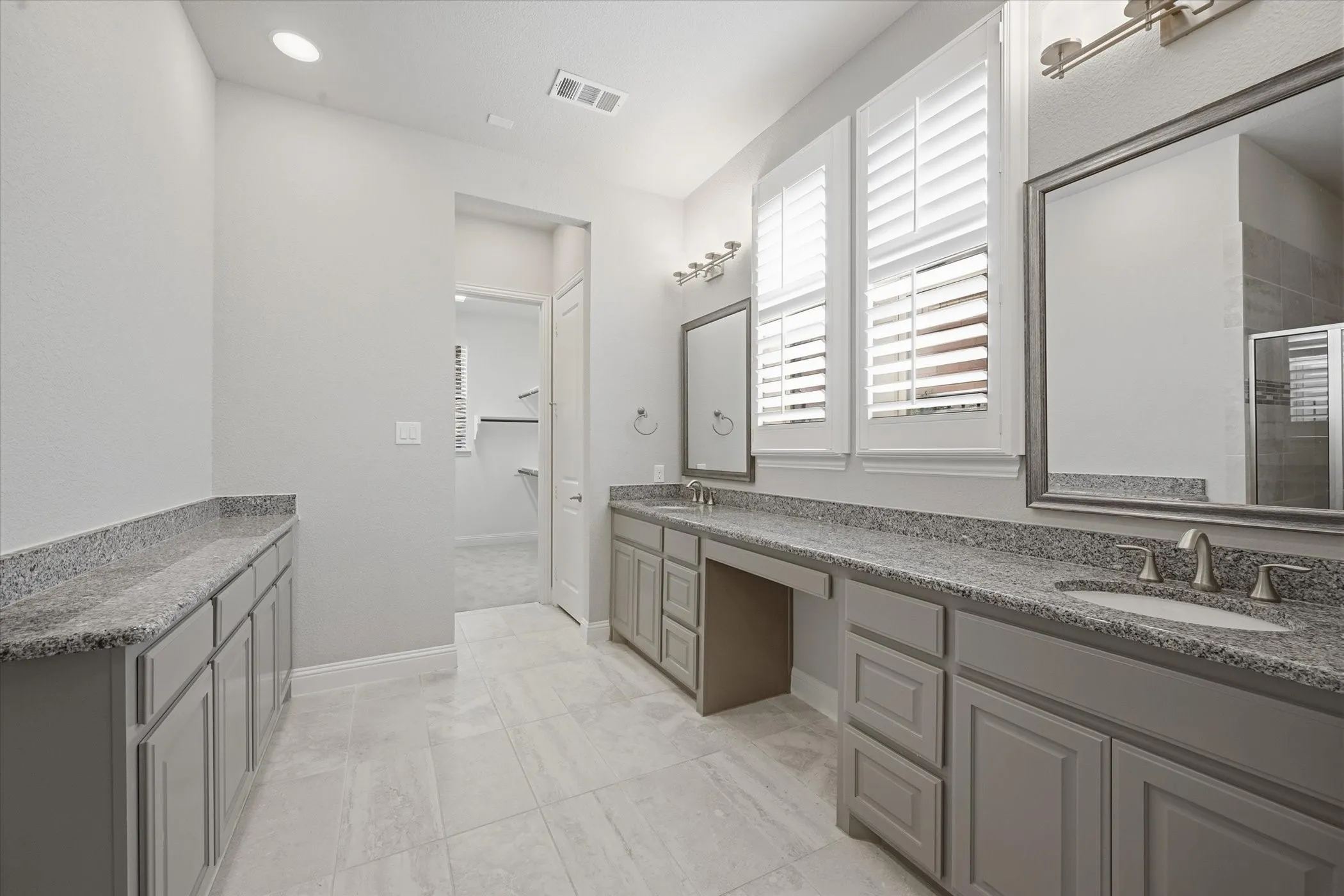 1st Floor Master Bath