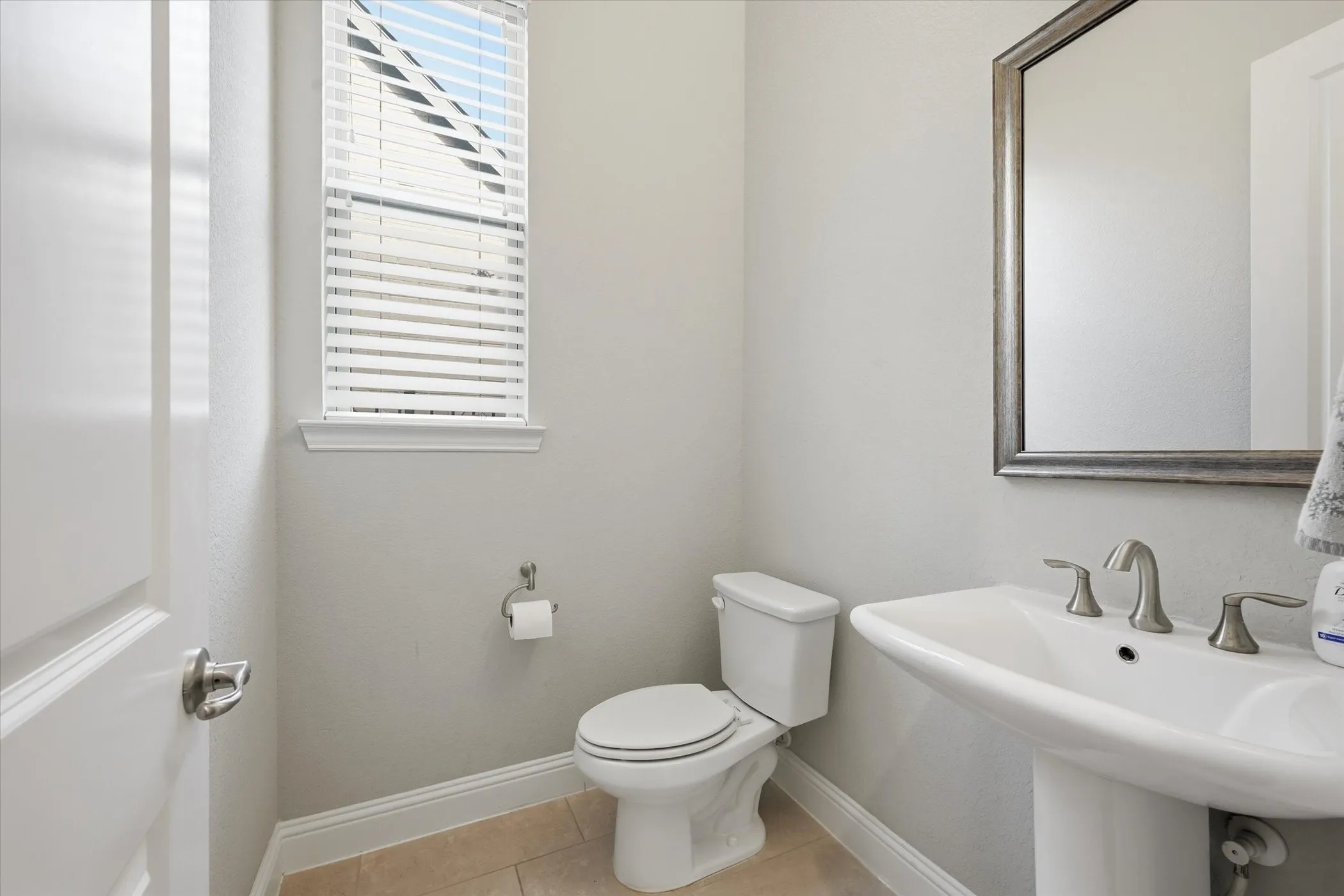 Single Family Residence For Sale in Collin County , 6013 Grand Ranch Parkway, Mc Kinney, Texas 75070, 4 Bedroom, 5 Bathroom, 2 Garage spaces, 3,118 Sqft, built in 2016, Preowned, mls#21231954, Real Estate Agent in Mc Kinney, Homes For Sale in Collin county, Homes For Sale in Mc Kinney, Realtor in Mc Kinney Texas, Real Estate Brokerage Independent Realty Texas, Luminita Cordes Realtor