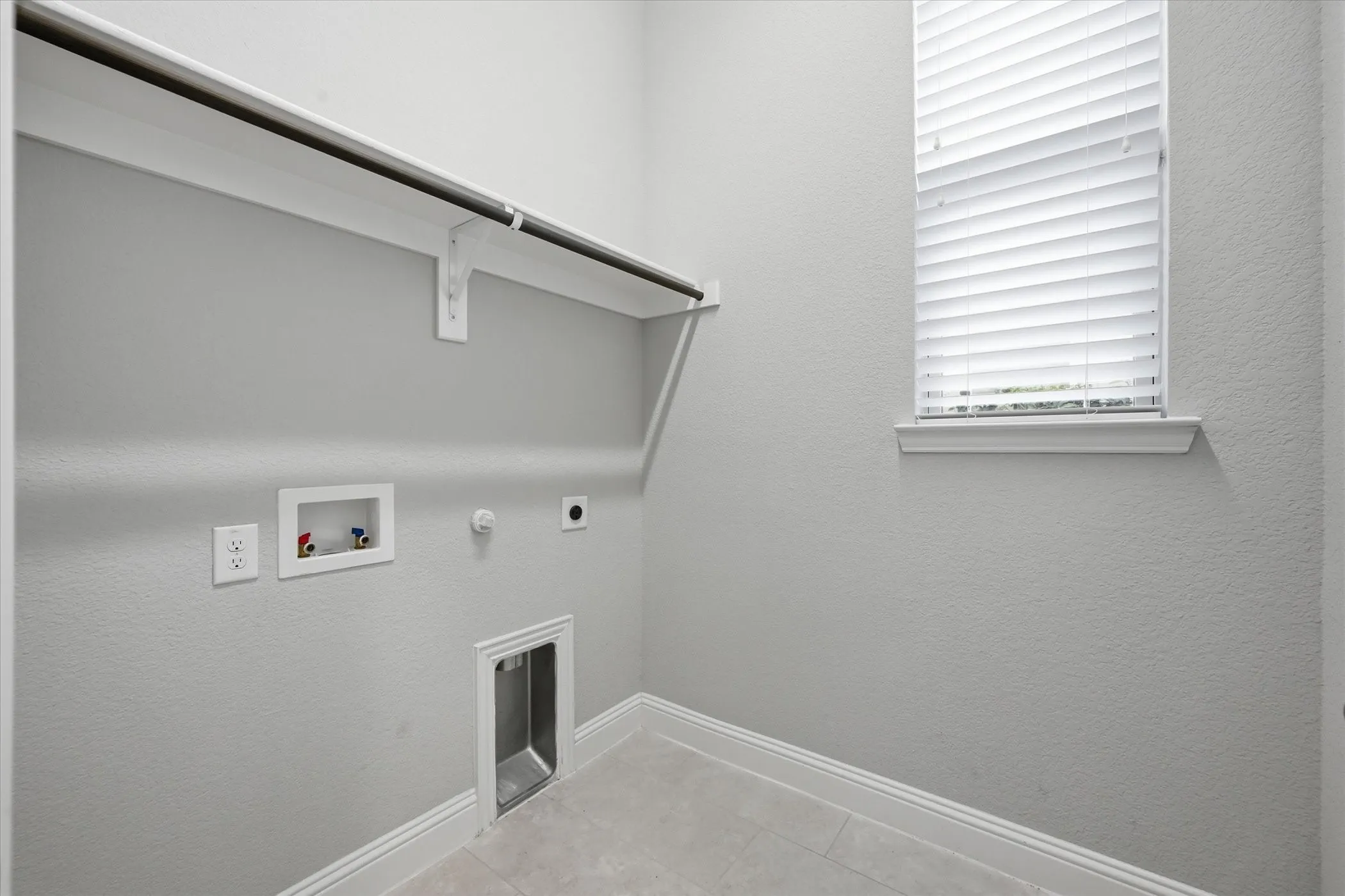 Single Family Residence For Sale in Collin County , 6013 Grand Ranch Parkway, Mc Kinney, Texas 75070, 4 Bedroom, 5 Bathroom, 2 Garage spaces, 3,118 Sqft, built in 2016, Preowned, mls#21231954, Real Estate Agent in Mc Kinney, Homes For Sale in Collin county, Homes For Sale in Mc Kinney, Realtor in Mc Kinney Texas, Real Estate Brokerage Independent Realty Texas, Luminita Cordes Realtor