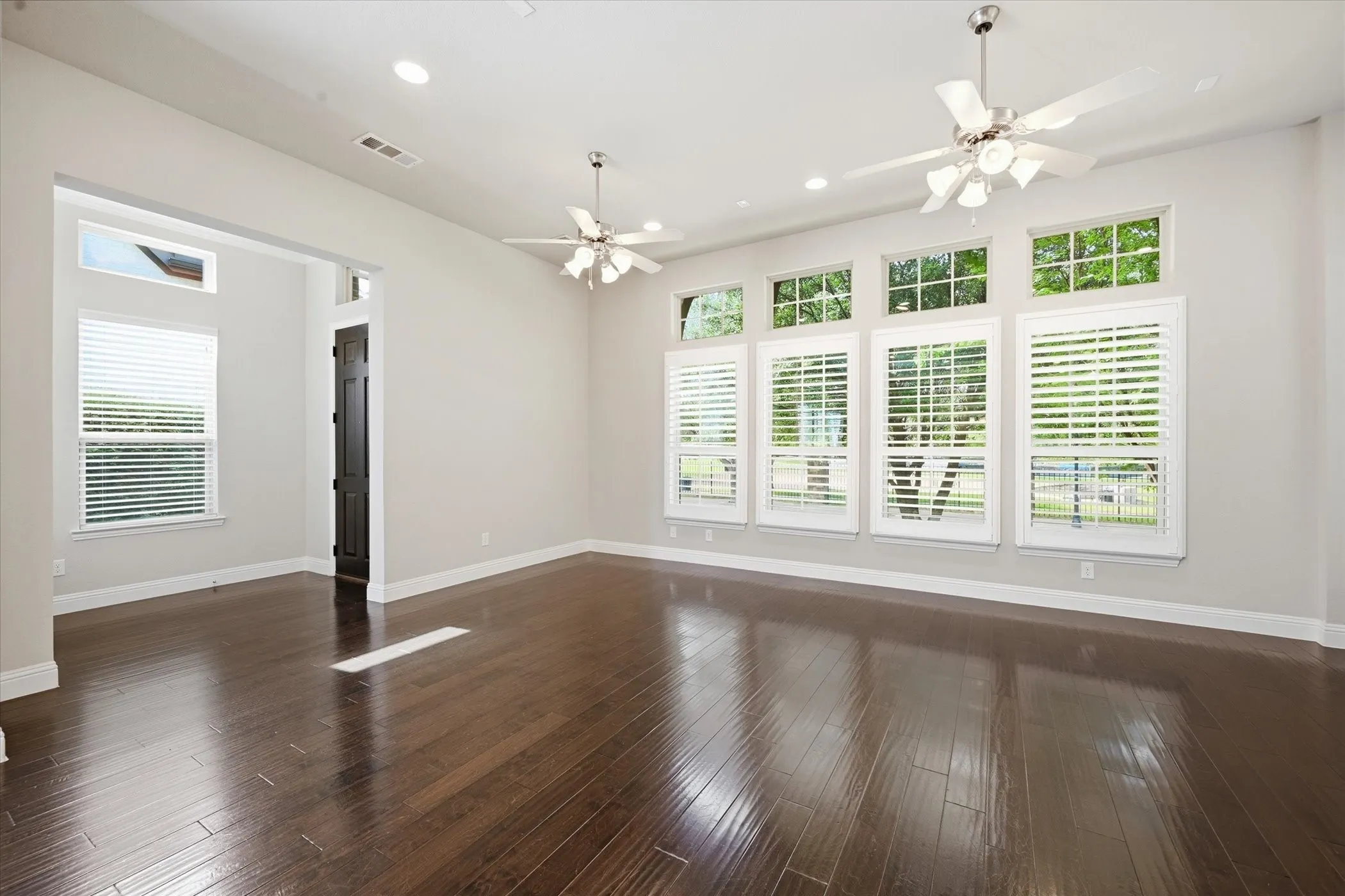 Single Family Residence For Sale in Collin County , 6013 Grand Ranch Parkway, Mc Kinney, Texas 75070, 4 Bedroom, 5 Bathroom, 2 Garage spaces, 3,118 Sqft, built in 2016, Preowned, mls#21231954, Real Estate Agent in Mc Kinney, Homes For Sale in Collin county, Homes For Sale in Mc Kinney, Realtor in Mc Kinney Texas, Real Estate Brokerage Independent Realty Texas, Luminita Cordes Realtor