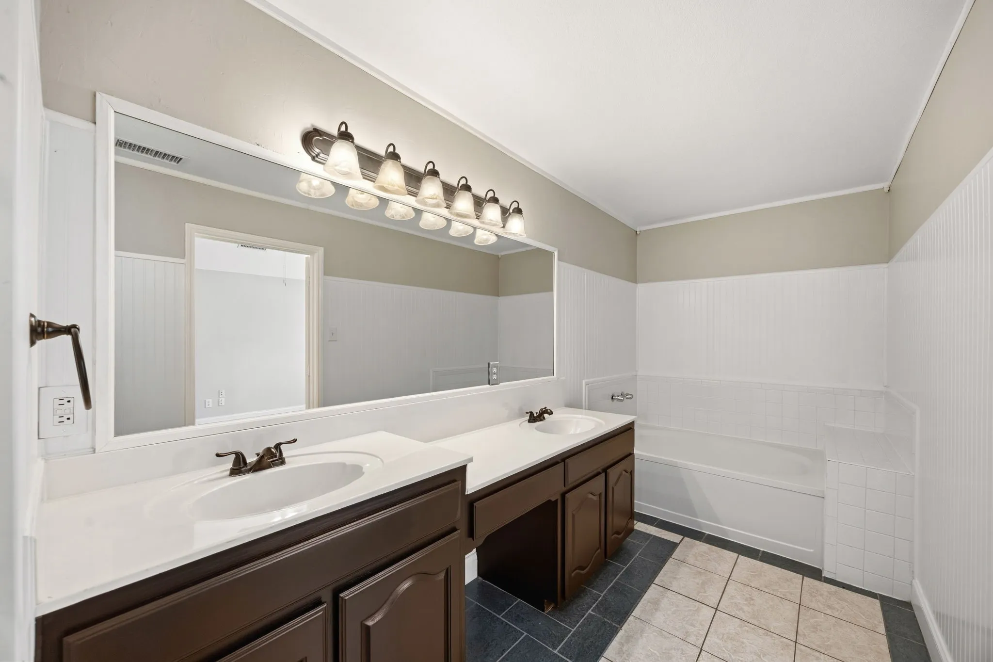 Single Family Residence For Sale in Collin County , 709 Flagstone Way, Wylie, Texas 75098, 3 Bedroom, 2 Bathroom, Garage spaces, 1,654 Sqft, built in 1996, Preowned, mls#21229761, Real Estate Agent in Wylie, Homes For Sale in Collin county, Homes For Sale in Wylie, Realtor in Wylie Texas, Real Estate Brokerage Independent Realty Texas, Luminita Cordes Realtor
