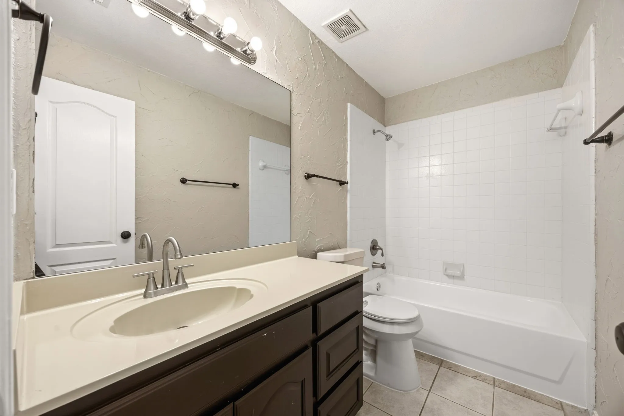 Single Family Residence For Sale in Collin County , 709 Flagstone Way, Wylie, Texas 75098, 3 Bedroom, 2 Bathroom, Garage spaces, 1,654 Sqft, built in 1996, Preowned, mls#21229761, Real Estate Agent in Wylie, Homes For Sale in Collin county, Homes For Sale in Wylie, Realtor in Wylie Texas, Real Estate Brokerage Independent Realty Texas, Luminita Cordes Realtor