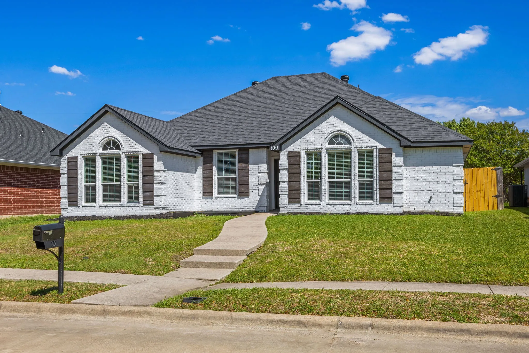 Single Family Residence For Sale in Collin County , 709 Flagstone Way, Wylie, Texas 75098, 3 Bedroom, 2 Bathroom, Garage spaces, 1,654 Sqft, built in 1996, Preowned, mls#21229761, Real Estate Agent in Wylie, Homes For Sale in Collin county, Homes For Sale in Wylie, Realtor in Wylie Texas, Real Estate Brokerage Independent Realty Texas, Luminita Cordes Realtor