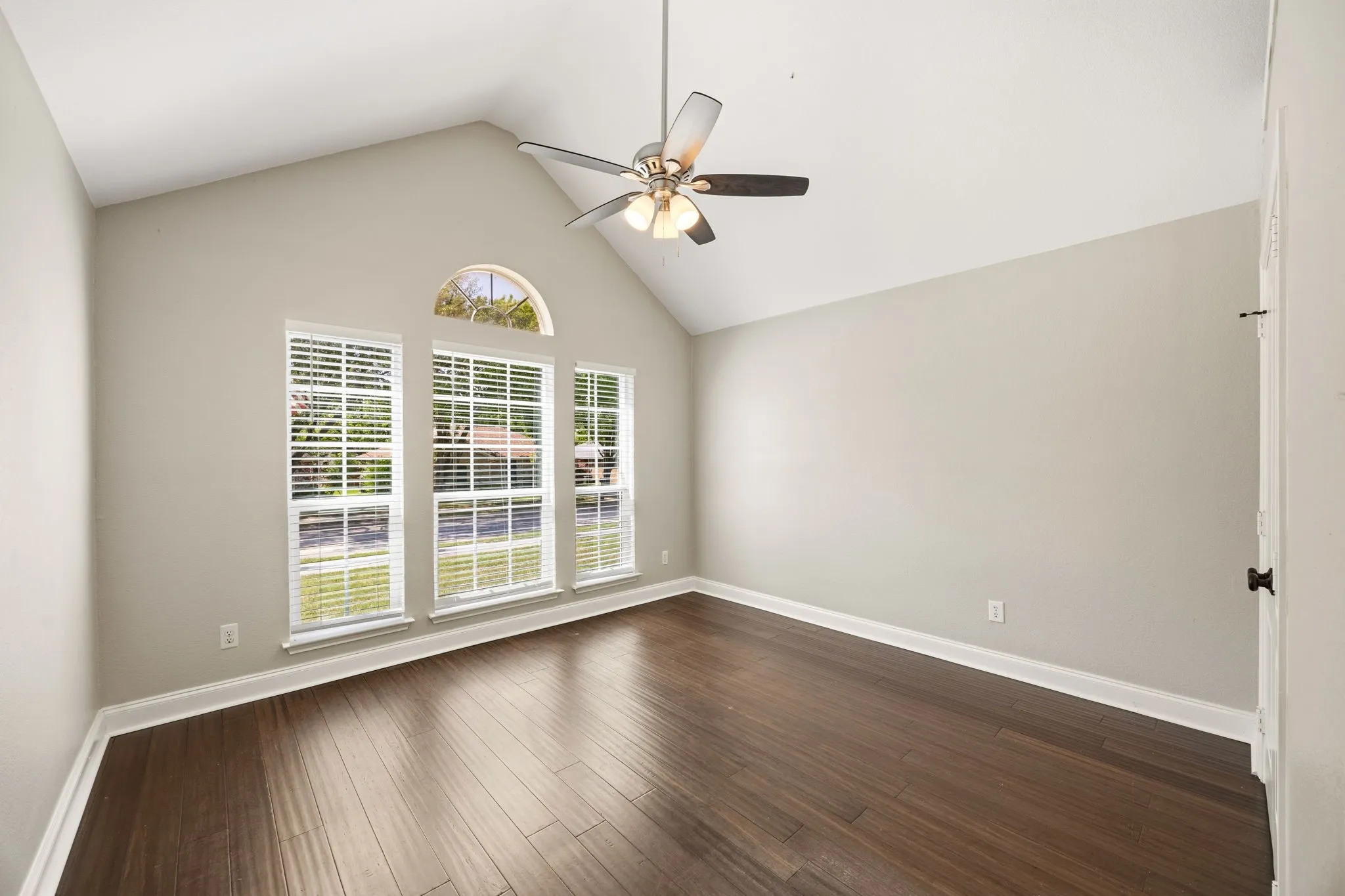Single Family Residence For Sale in Collin County , 709 Flagstone Way, Wylie, Texas 75098, 3 Bedroom, 2 Bathroom, Garage spaces, 1,654 Sqft, built in 1996, Preowned, mls#21229761, Real Estate Agent in Wylie, Homes For Sale in Collin county, Homes For Sale in Wylie, Realtor in Wylie Texas, Real Estate Brokerage Independent Realty Texas, Luminita Cordes Realtor