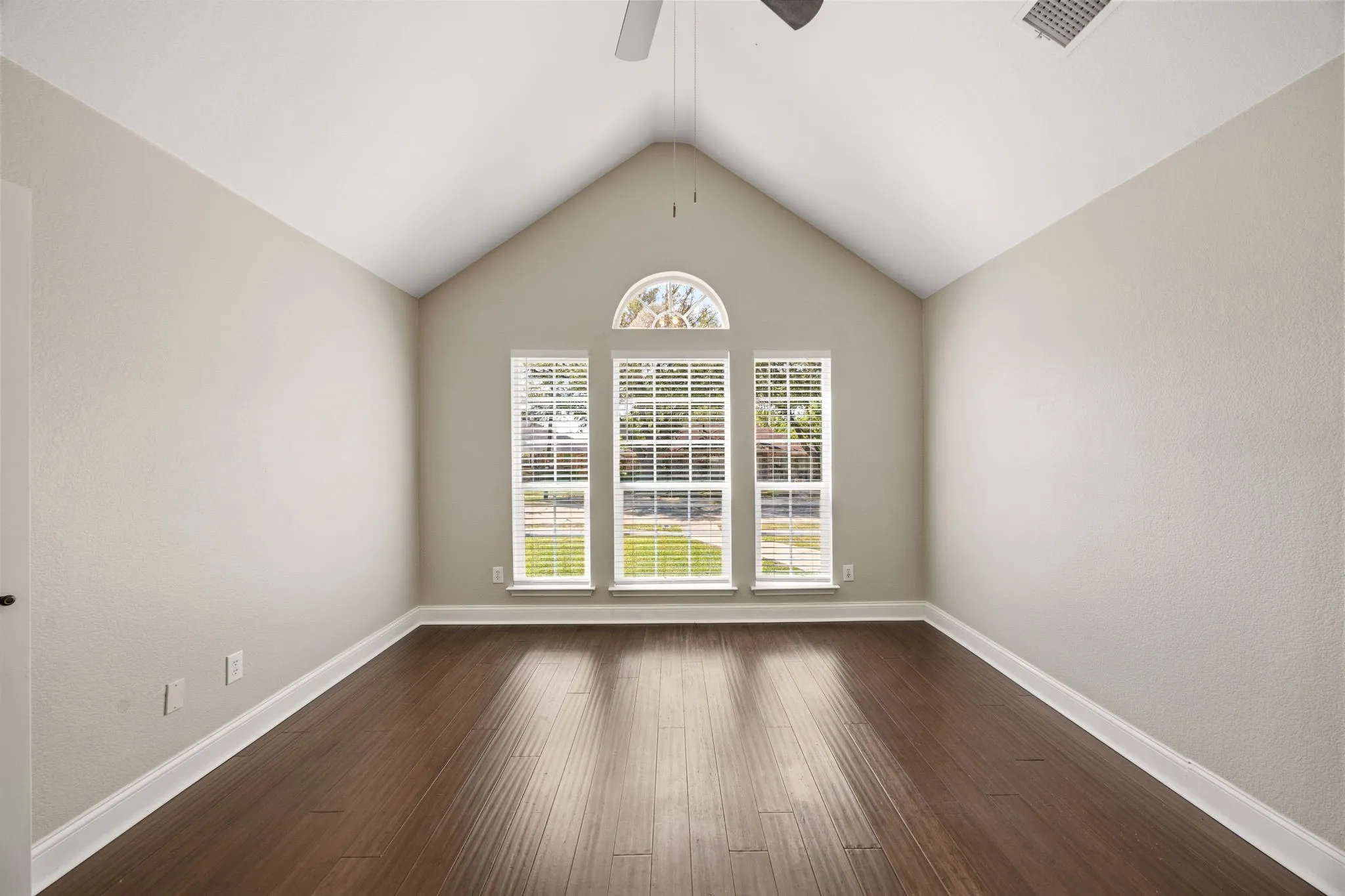 Single Family Residence For Sale in Collin County , 709 Flagstone Way, Wylie, Texas 75098, 3 Bedroom, 2 Bathroom, Garage spaces, 1,654 Sqft, built in 1996, Preowned, mls#21229761, Real Estate Agent in Wylie, Homes For Sale in Collin county, Homes For Sale in Wylie, Realtor in Wylie Texas, Real Estate Brokerage Independent Realty Texas, Luminita Cordes Realtor
