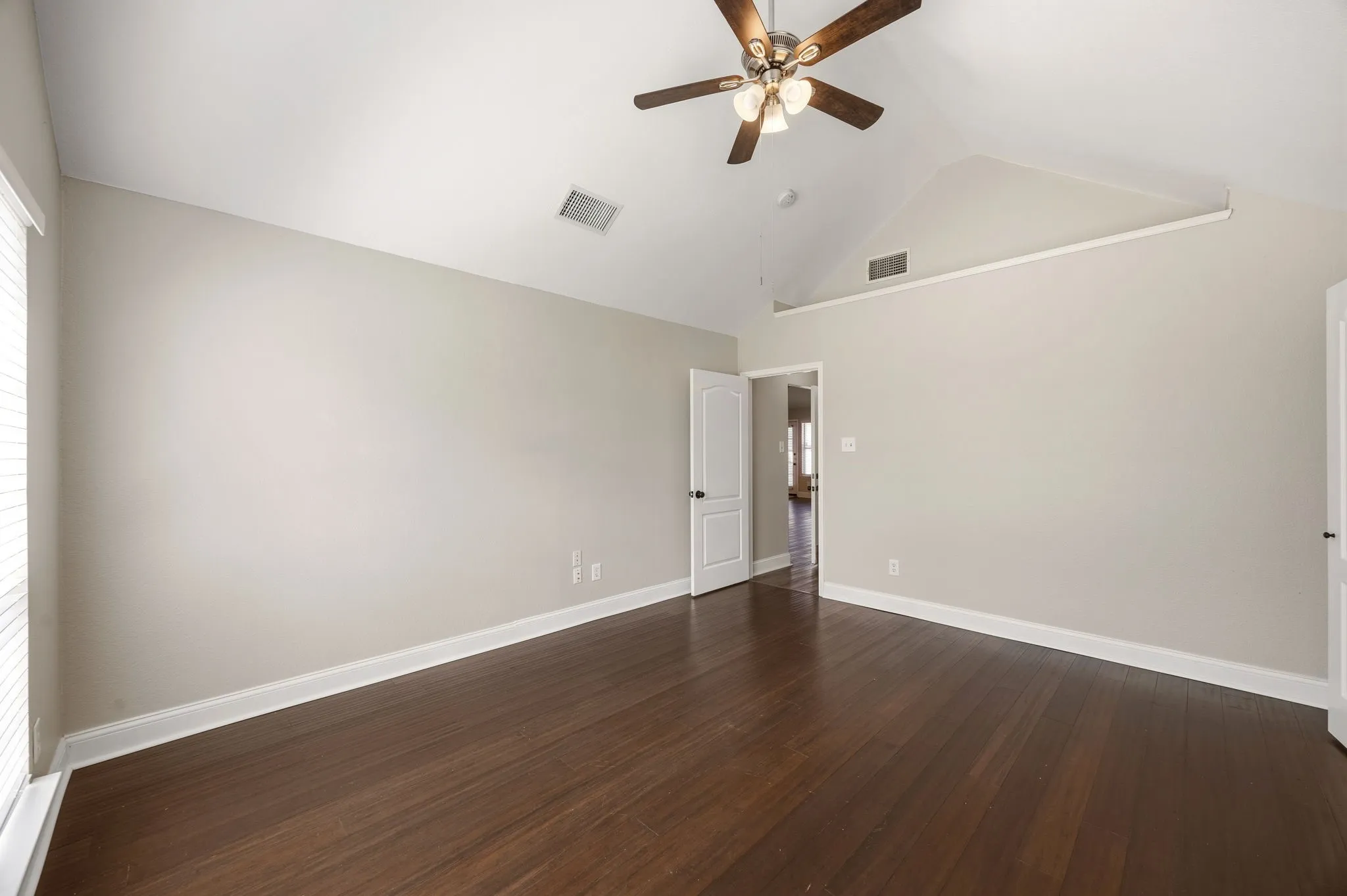 Single Family Residence For Sale in Collin County , 709 Flagstone Way, Wylie, Texas 75098, 3 Bedroom, 2 Bathroom, Garage spaces, 1,654 Sqft, built in 1996, Preowned, mls#21229761, Real Estate Agent in Wylie, Homes For Sale in Collin county, Homes For Sale in Wylie, Realtor in Wylie Texas, Real Estate Brokerage Independent Realty Texas, Luminita Cordes Realtor